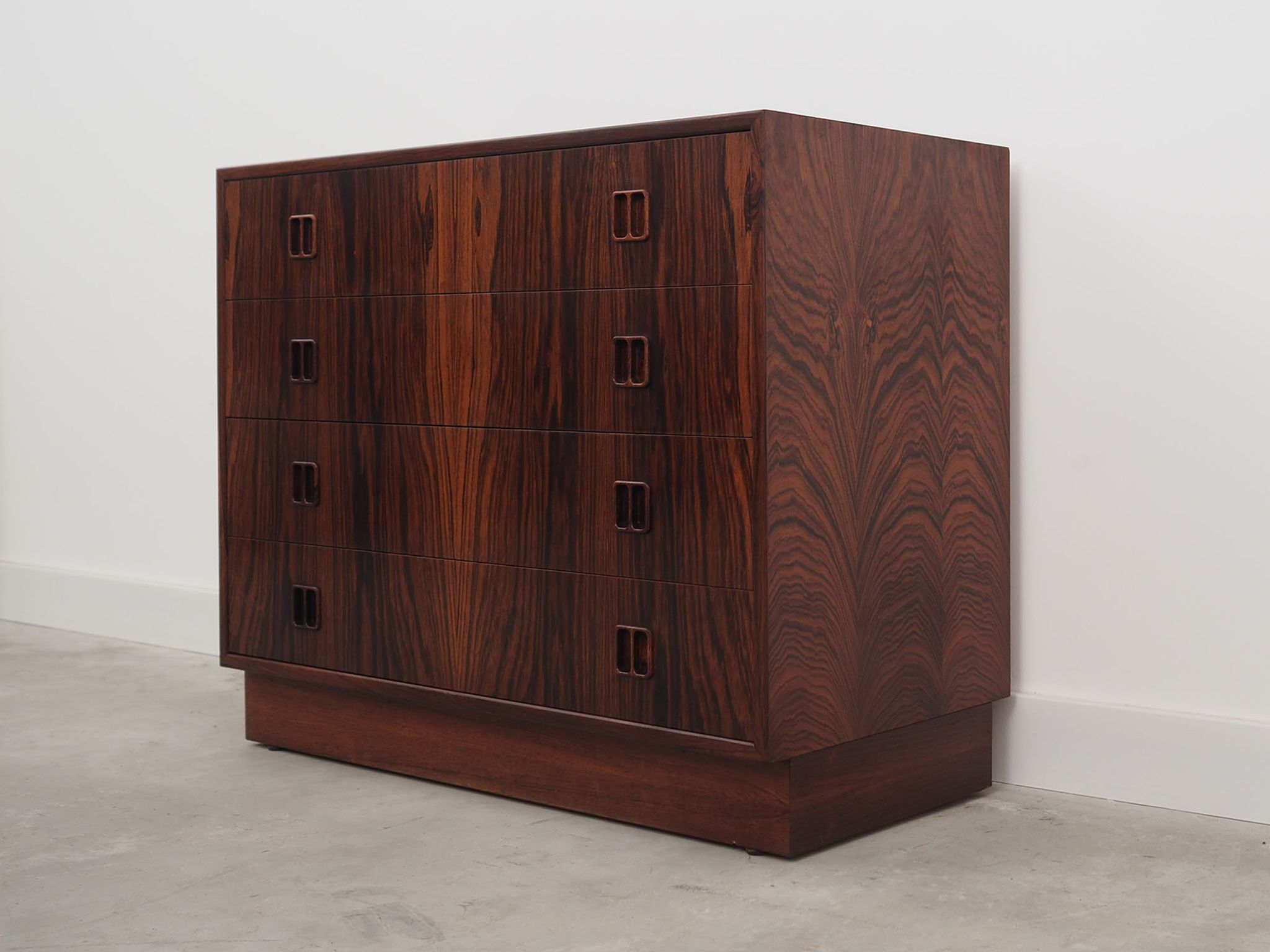 Rosewood chest of drawers, Danish design, 1960s, made by Hjørnebo