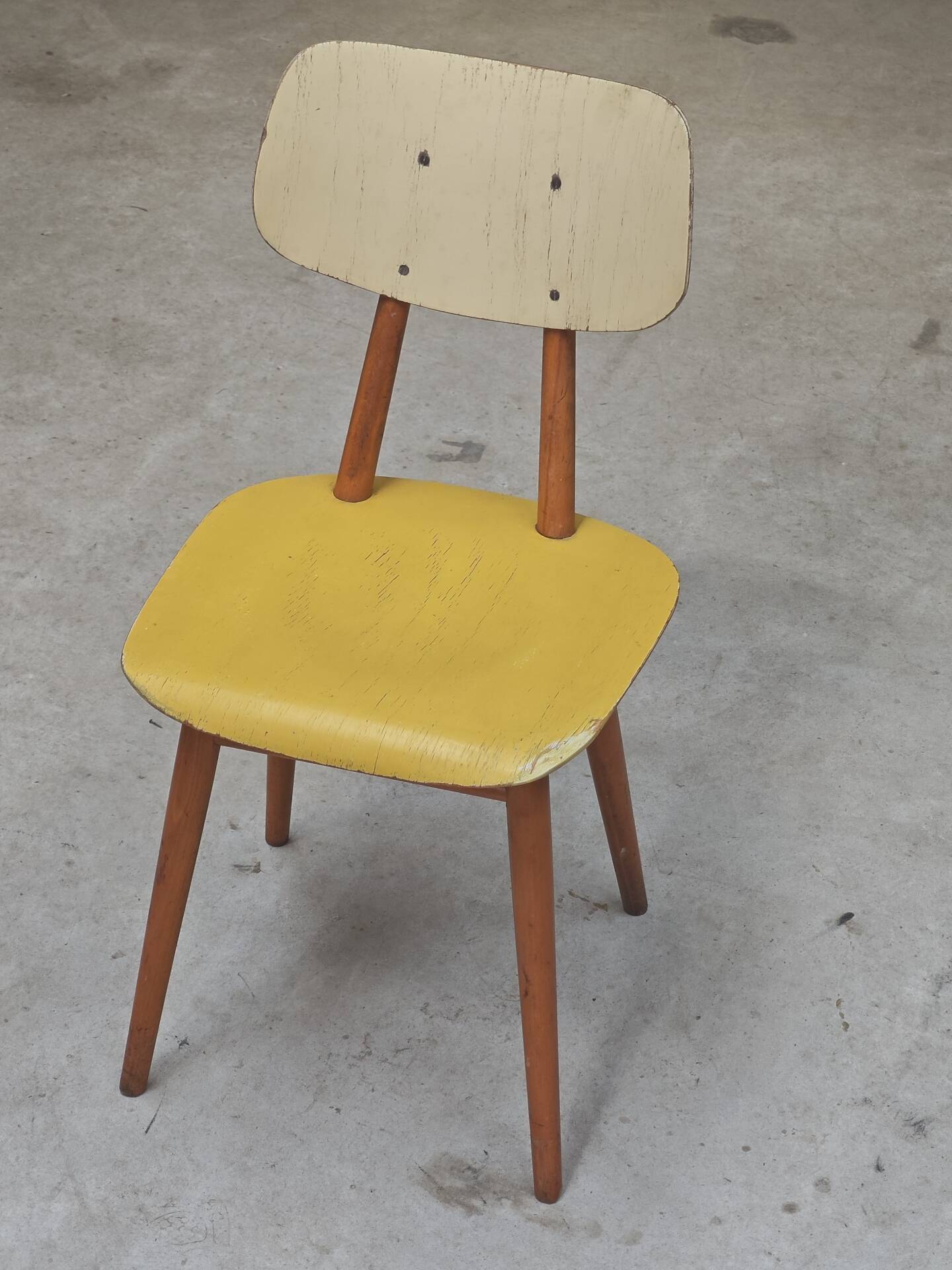 Yellow wooden chair TON Bystrice (Thonet) 1970