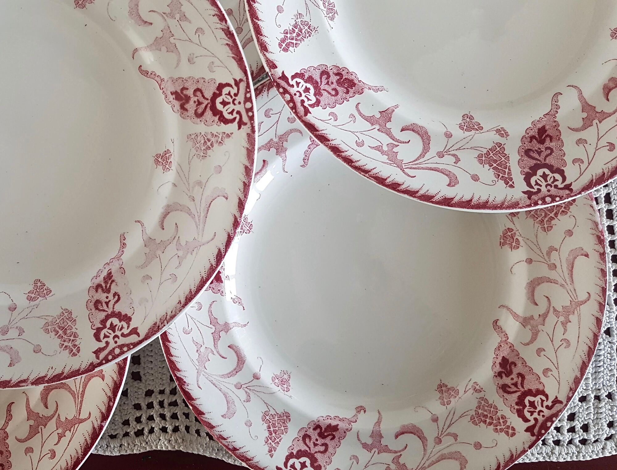 Longwy 6 dinner plates model Rambouillet pink flowers on cream background