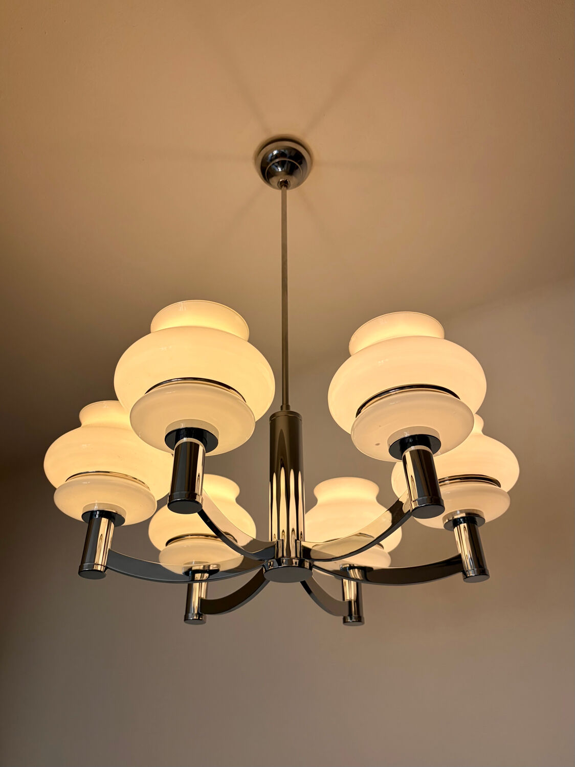Chrome and opaline lustre