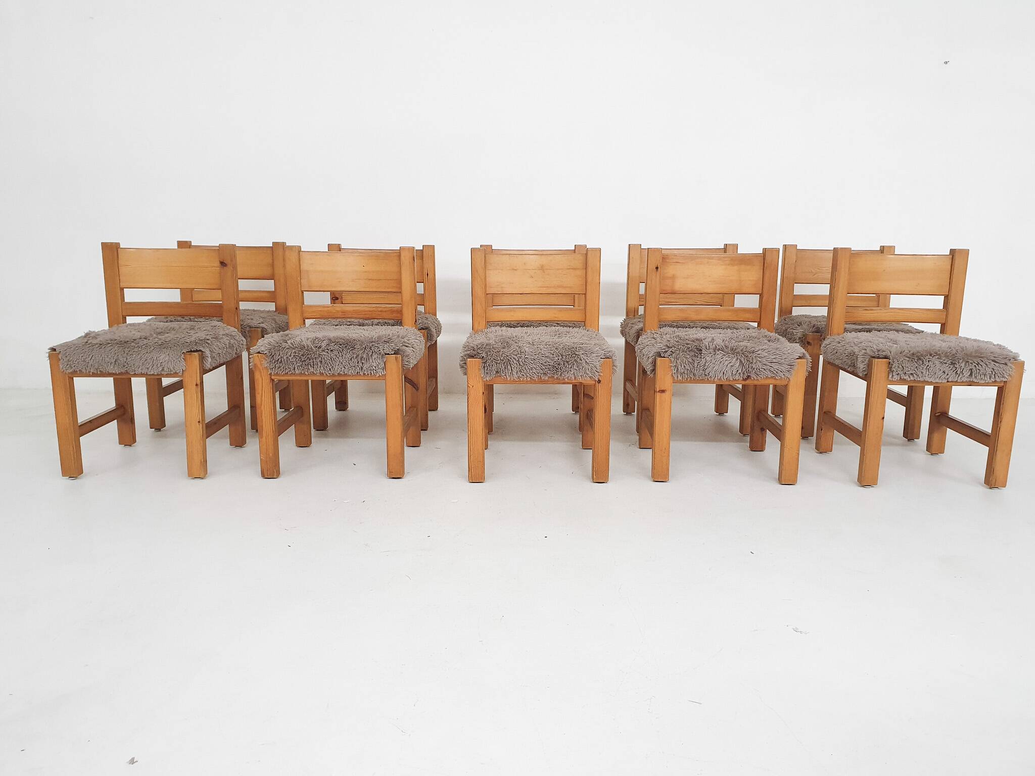 Set of 10 pinewood dining chair in the style of Ate van Apeldoorn, The Netherlands 1970's