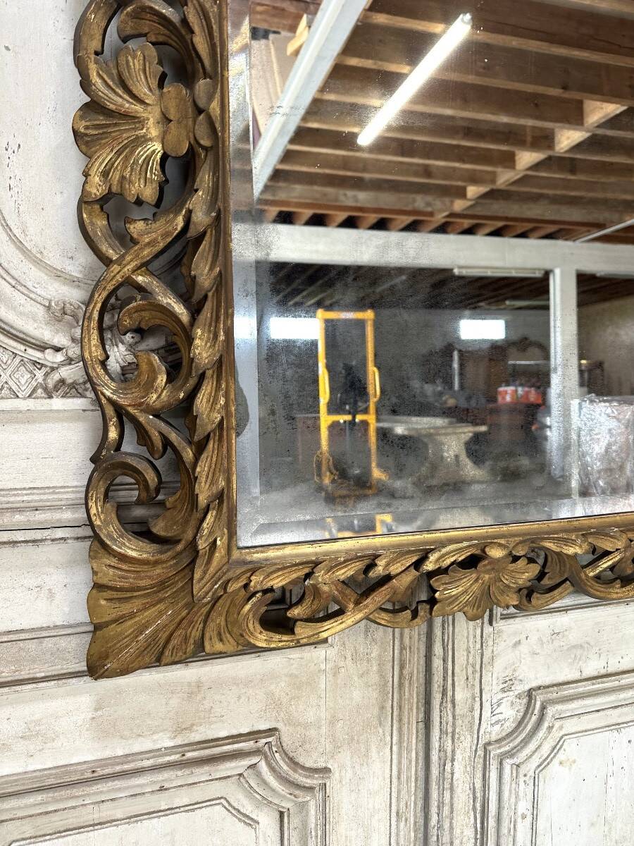Miroir en bois sculpté doré XIXe siècle