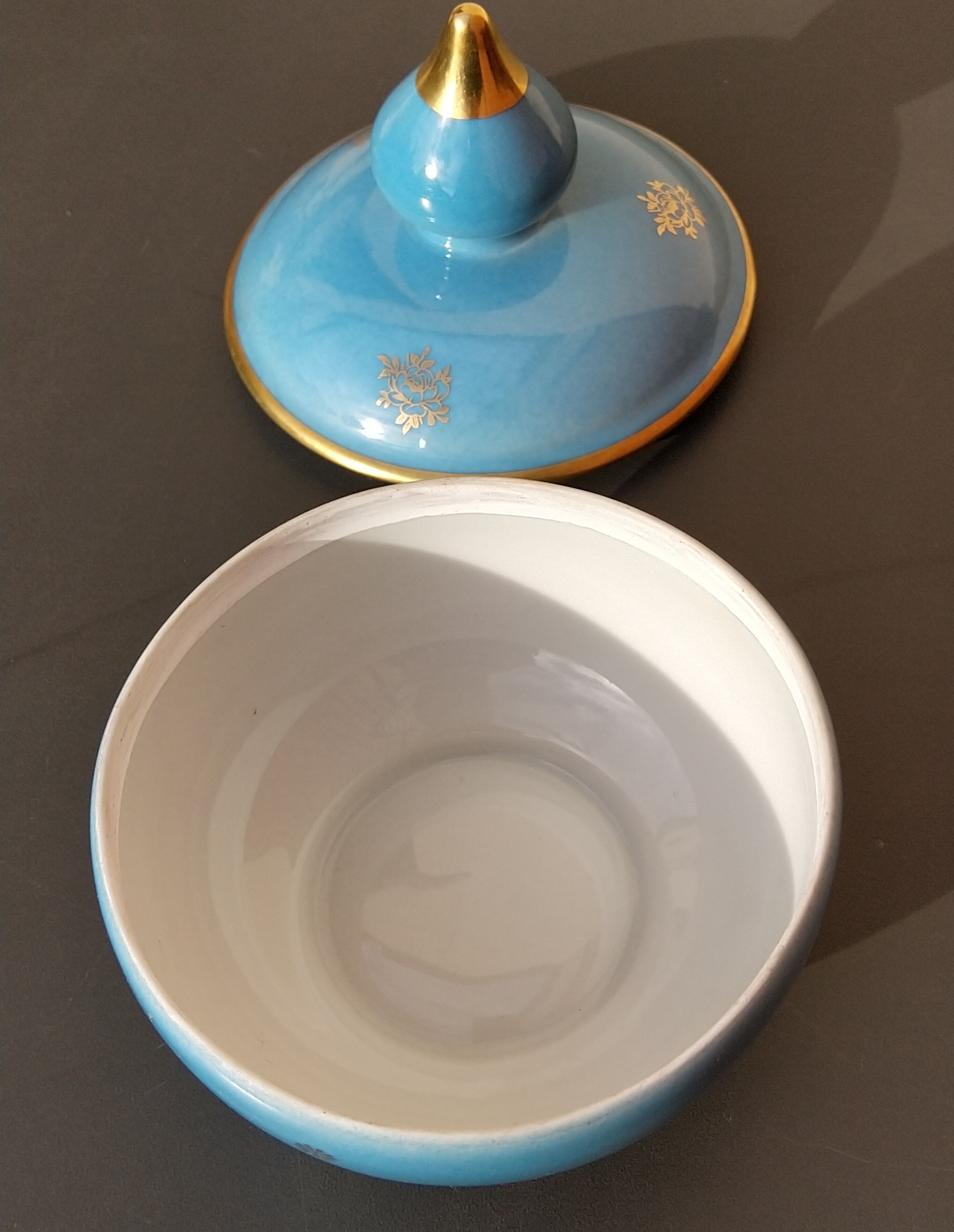 Bonbonnière en porcelaine de Limoges  , vintage