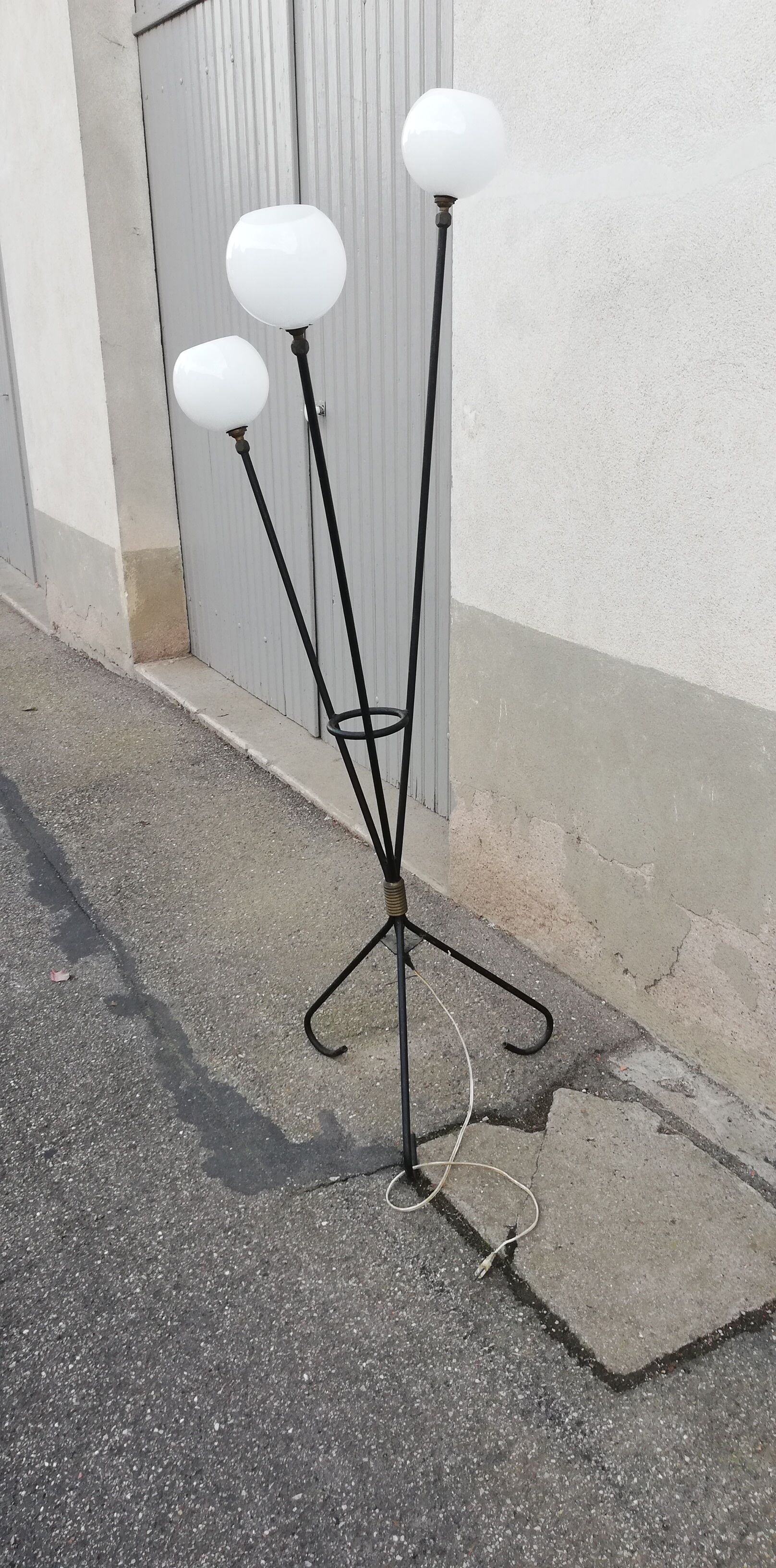 Vintage 3-spoke floor lamp