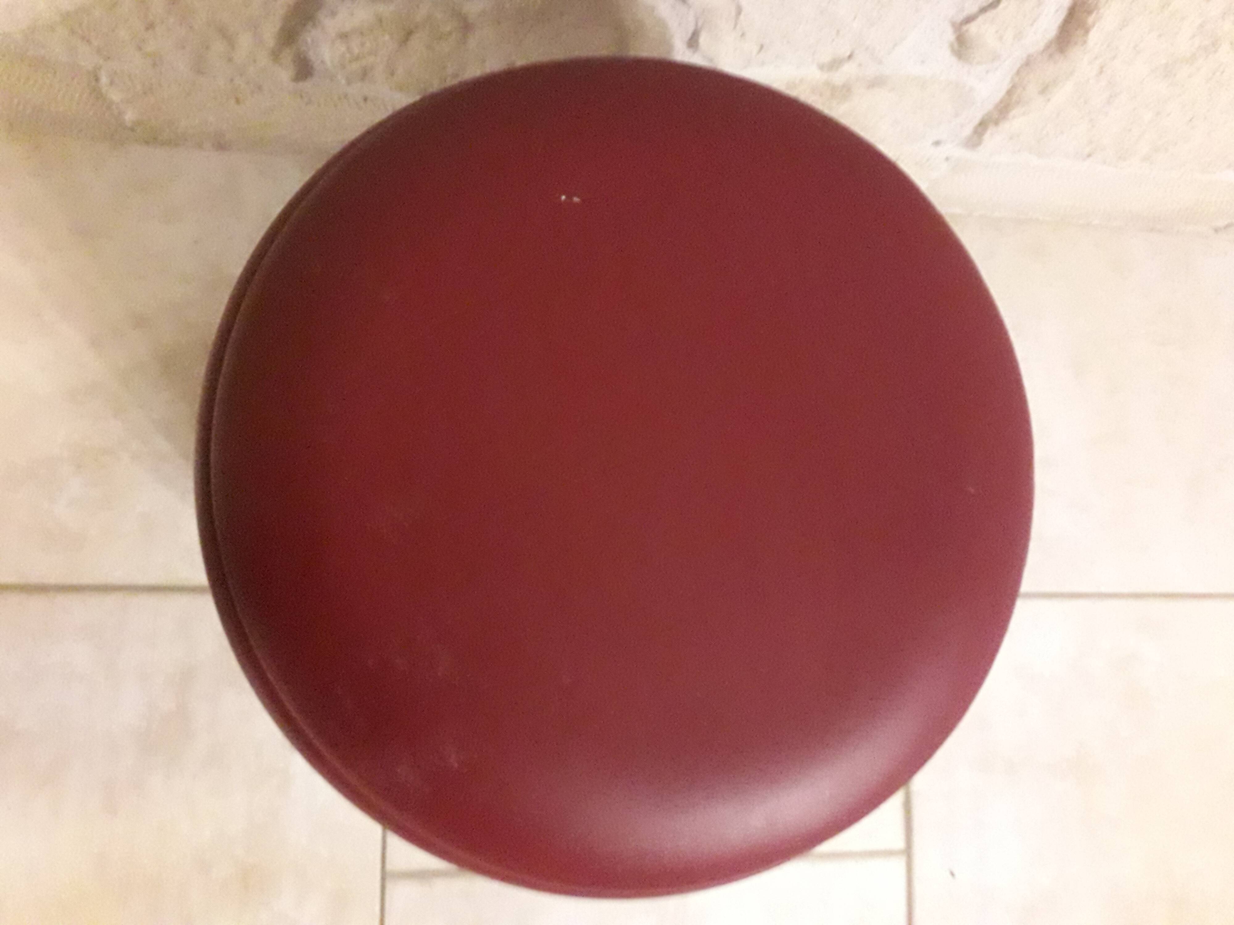 Sewing basket on 4 feet