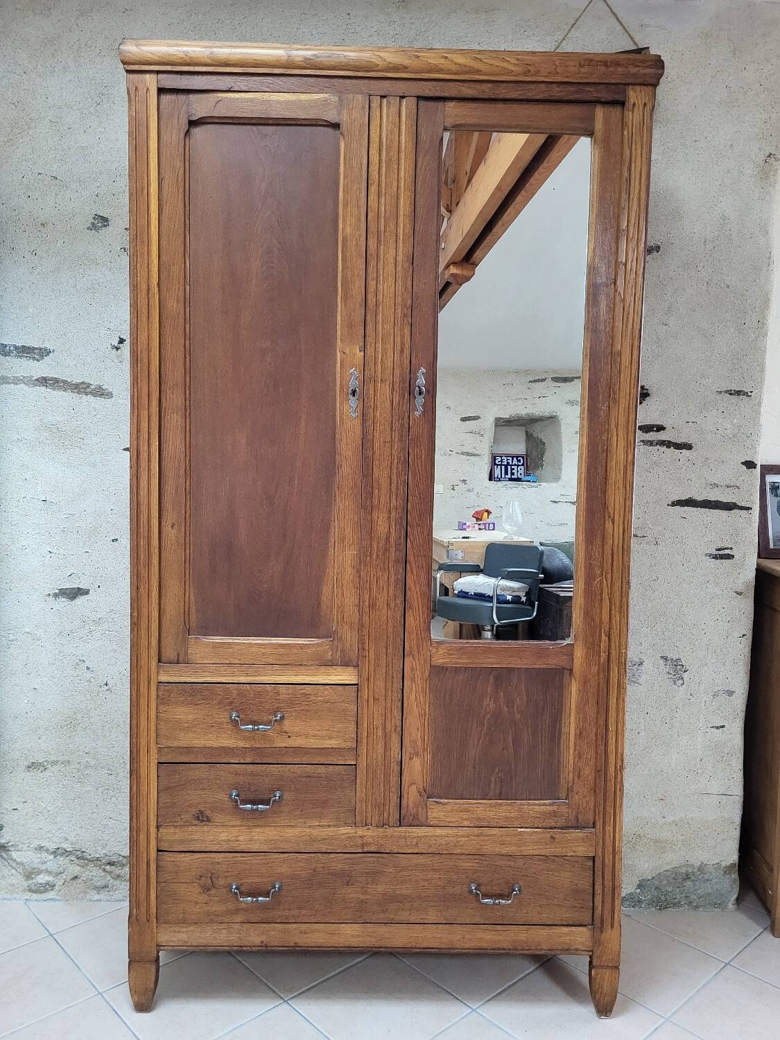 Armoire parisienne