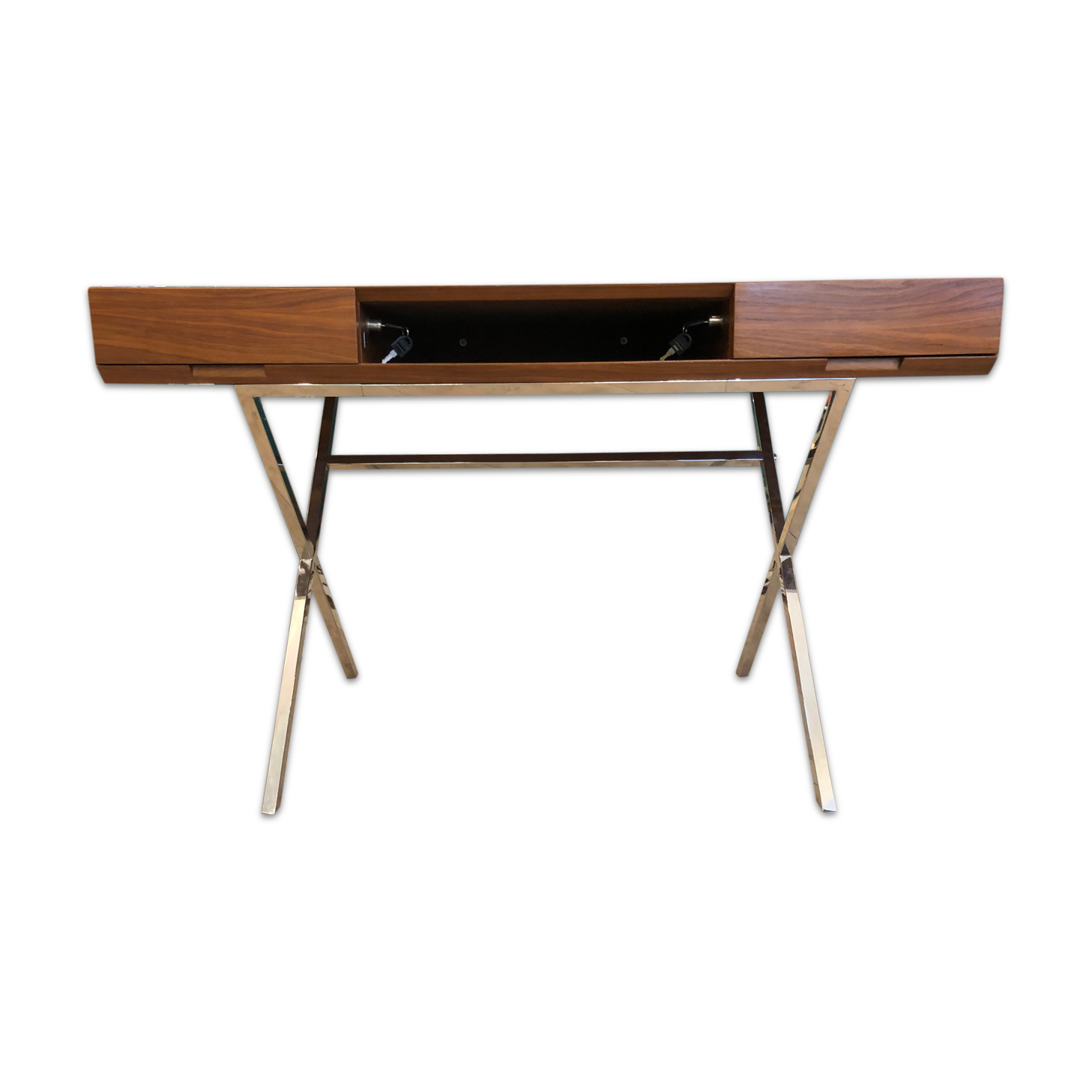 Marais International desk