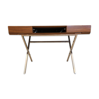 Marais International desk