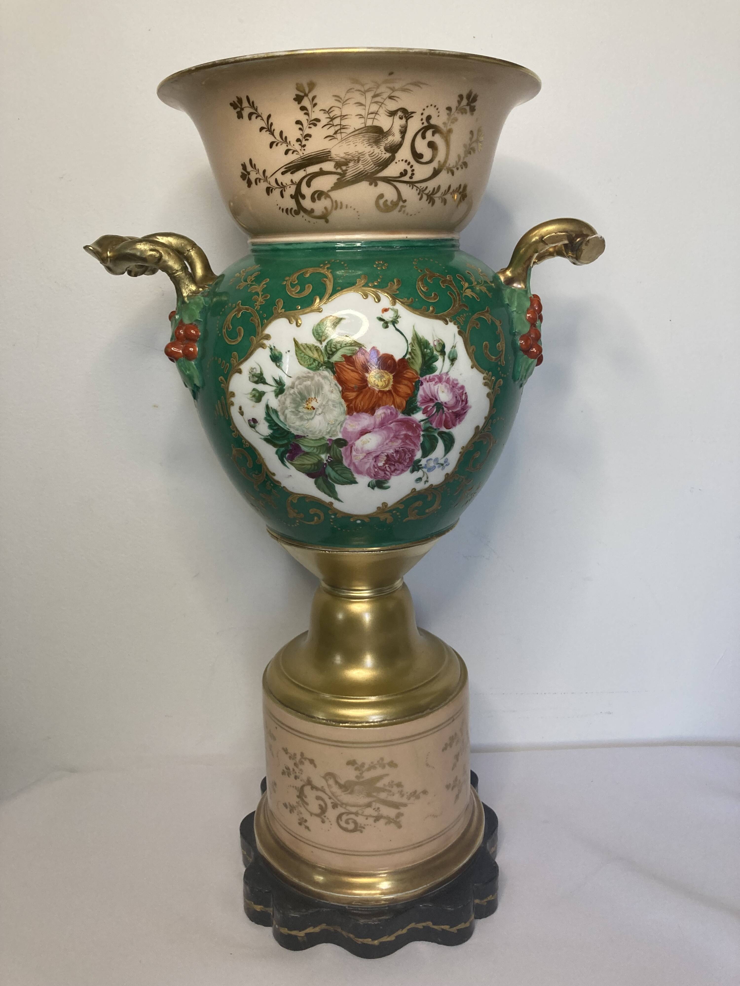 Rococo pedestal vase in Paris porcelain around 1830
