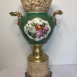 Rococo pedestal vase in Paris porcelain around 1830