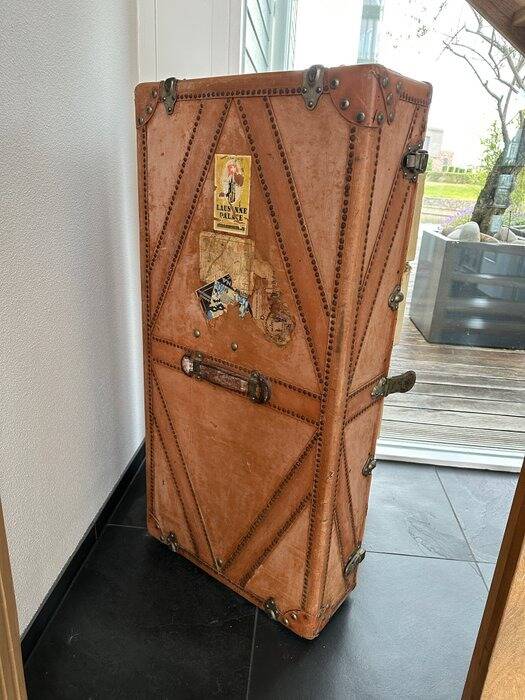 Large travel trunk wardrobe Cosmopolis – vintage leather trunk