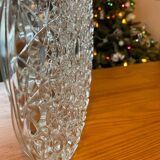 Round dish in chiseled glass