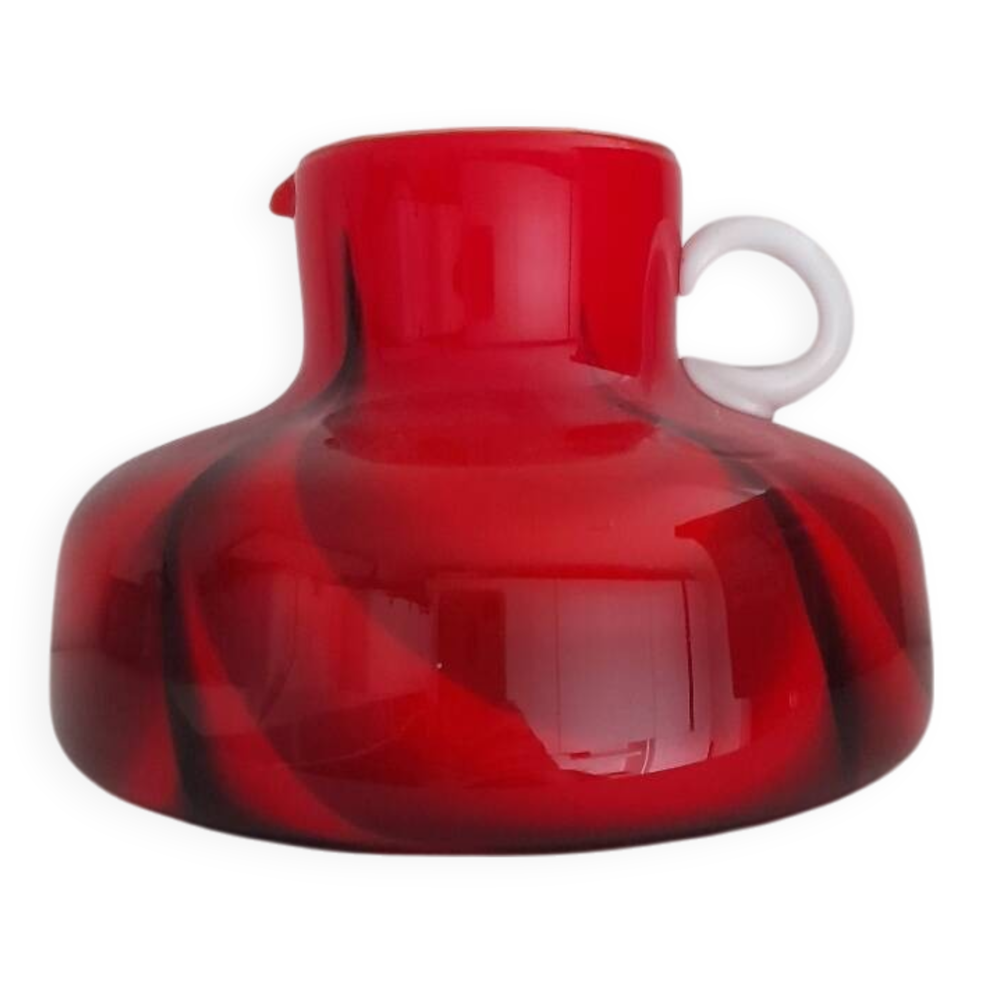 Jug in Italian opaline with a flamed pattern.
