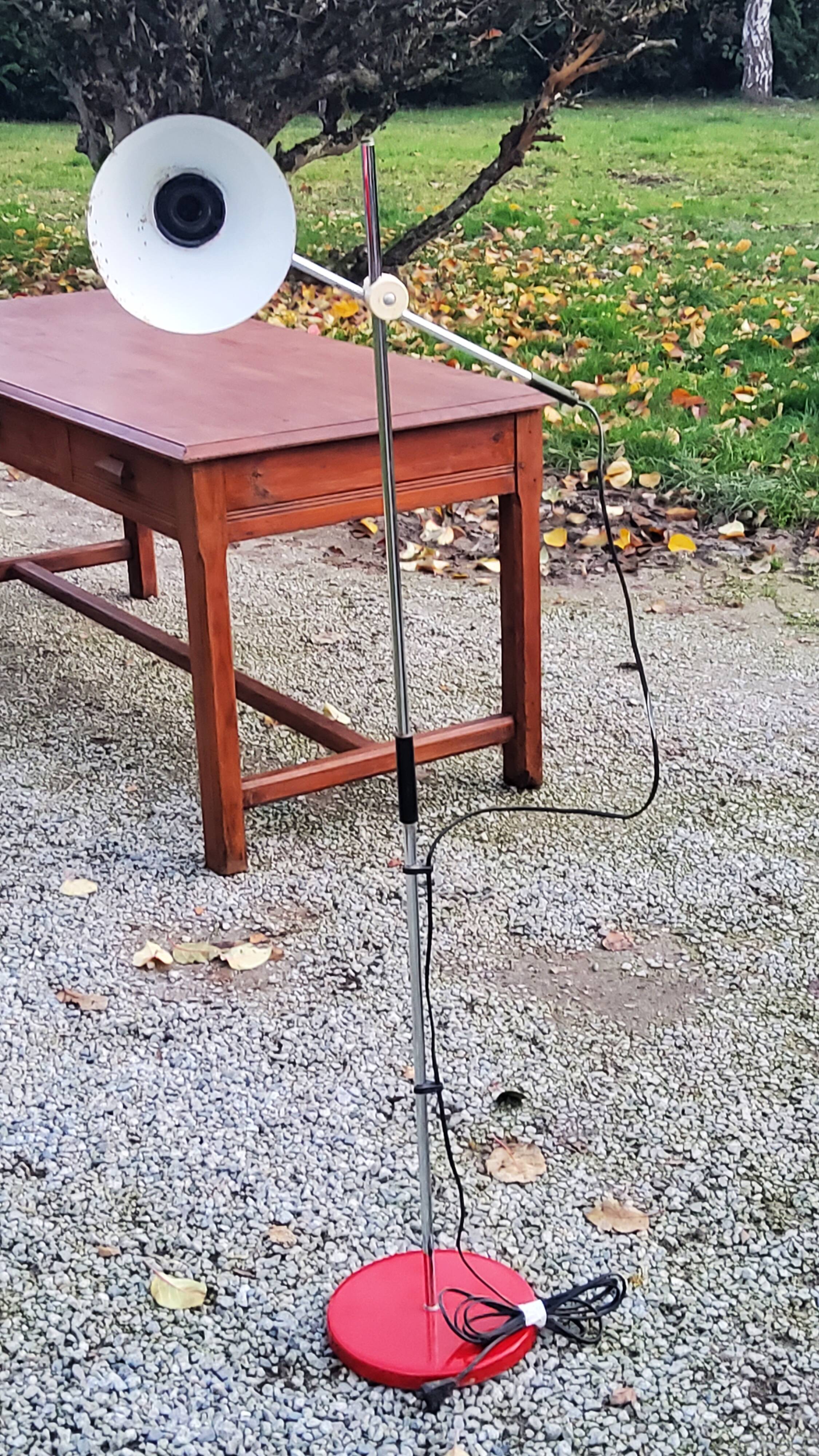 Designer reading lamp from the 70s in chrome and red lacquered sheet metal