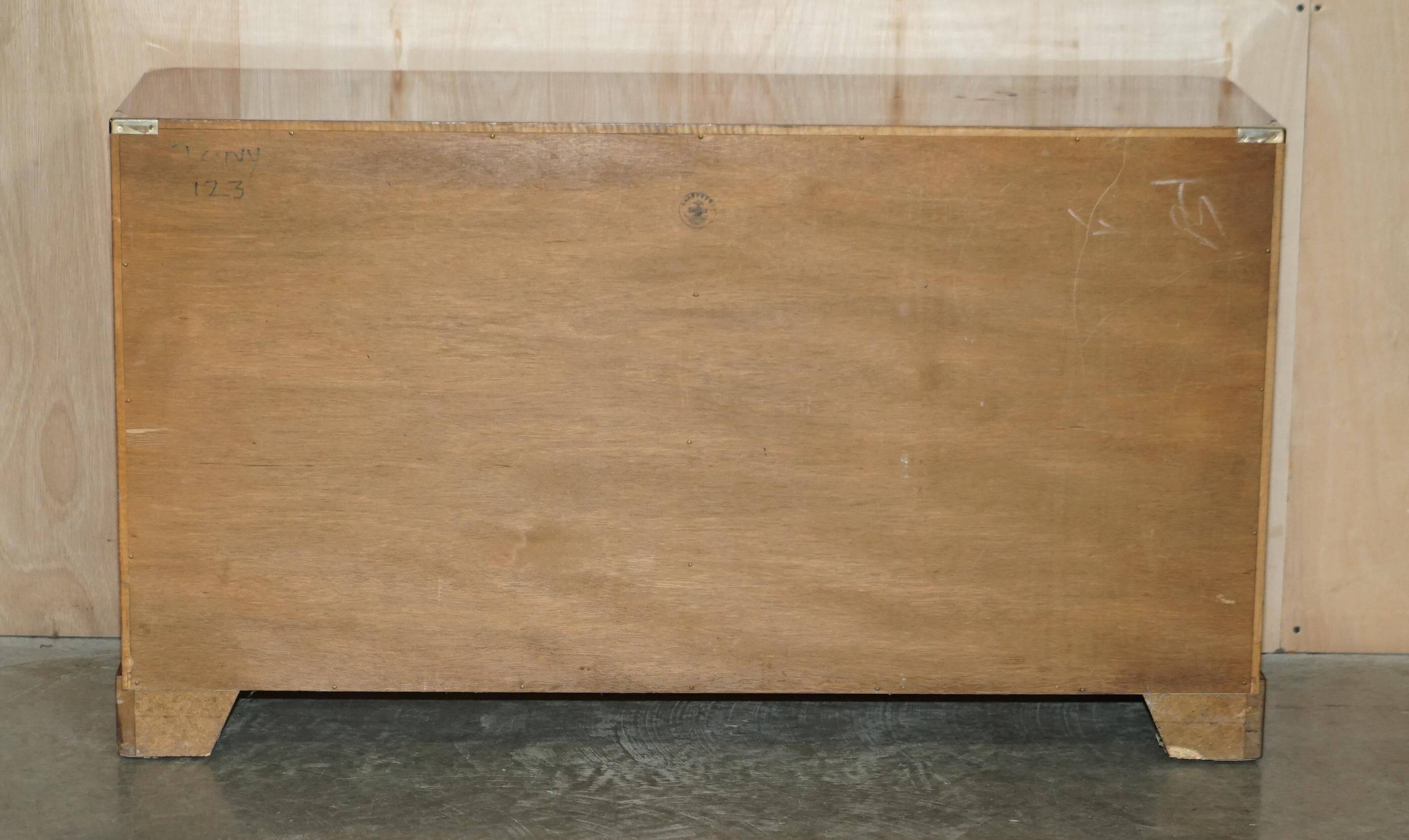 Buffet militaire vintage en bois d'if moucheté - Cabinet bar