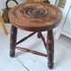 Tabouret tripode en bois massif