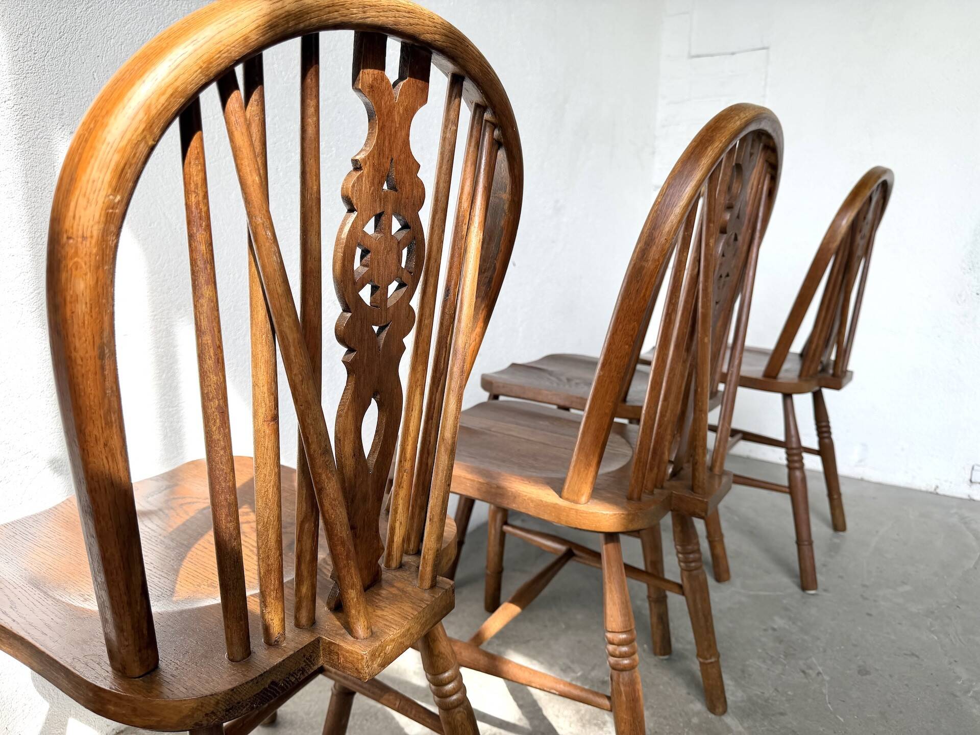 Suite de Quatre Chaises "Windsor"