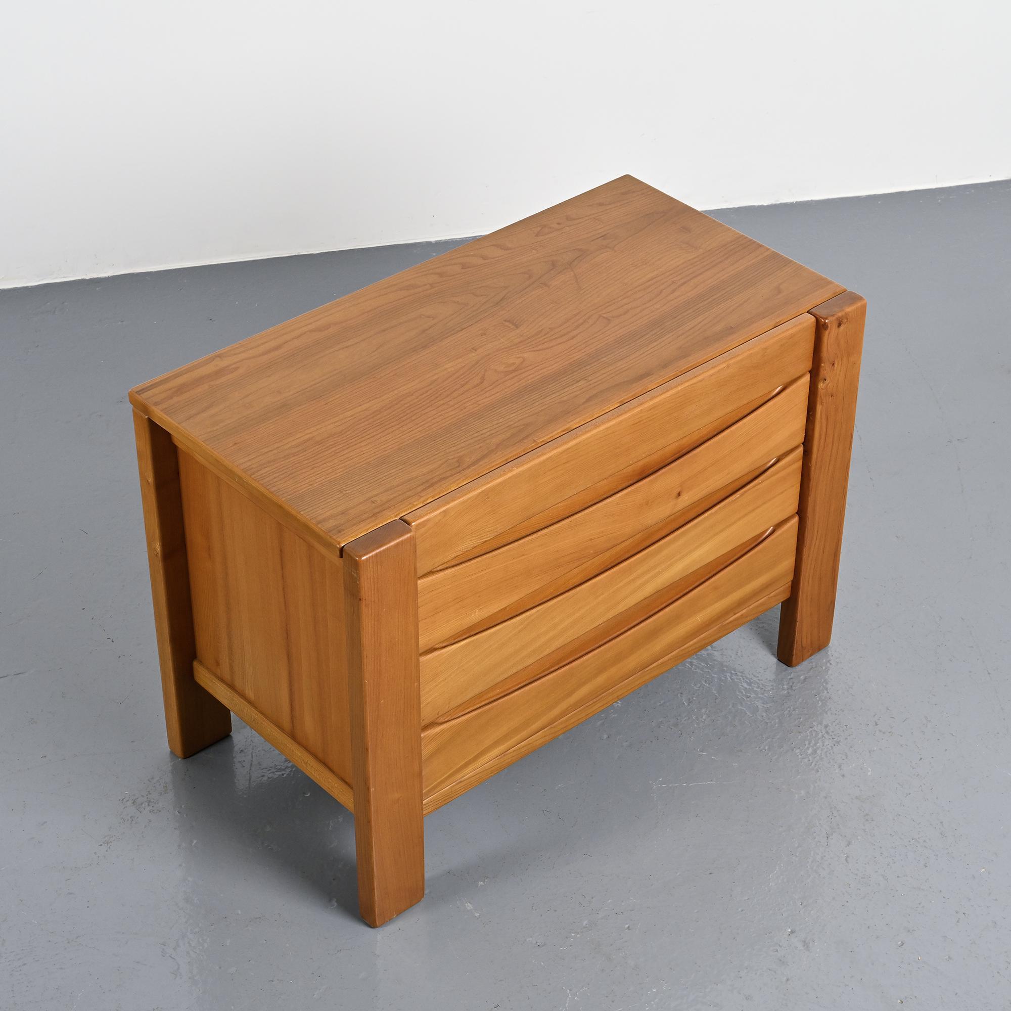 Commode en orme massif, Maison Regain