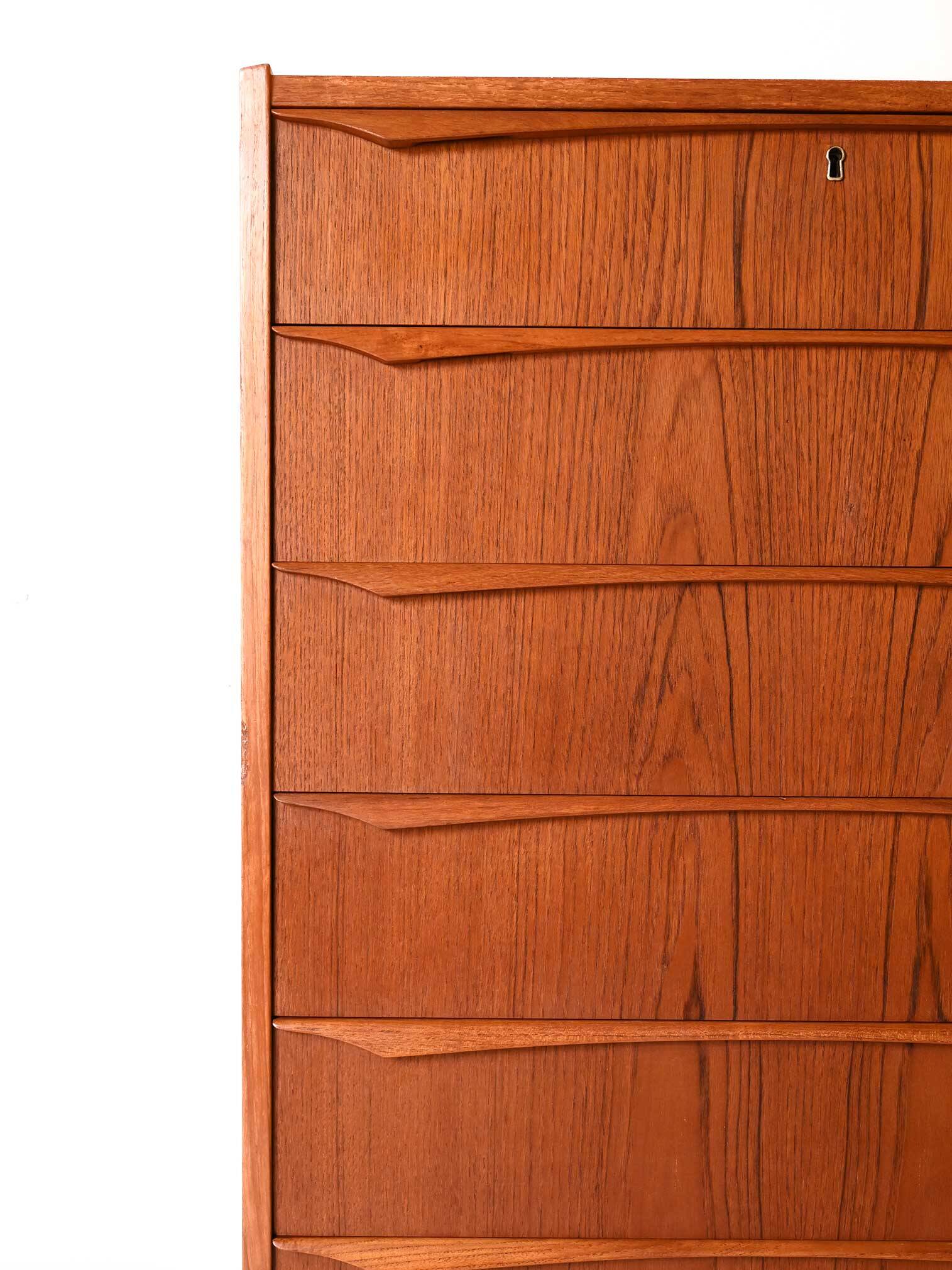Scandinavian teak chest of drawers with 6 drawers from the 1950s/60s
