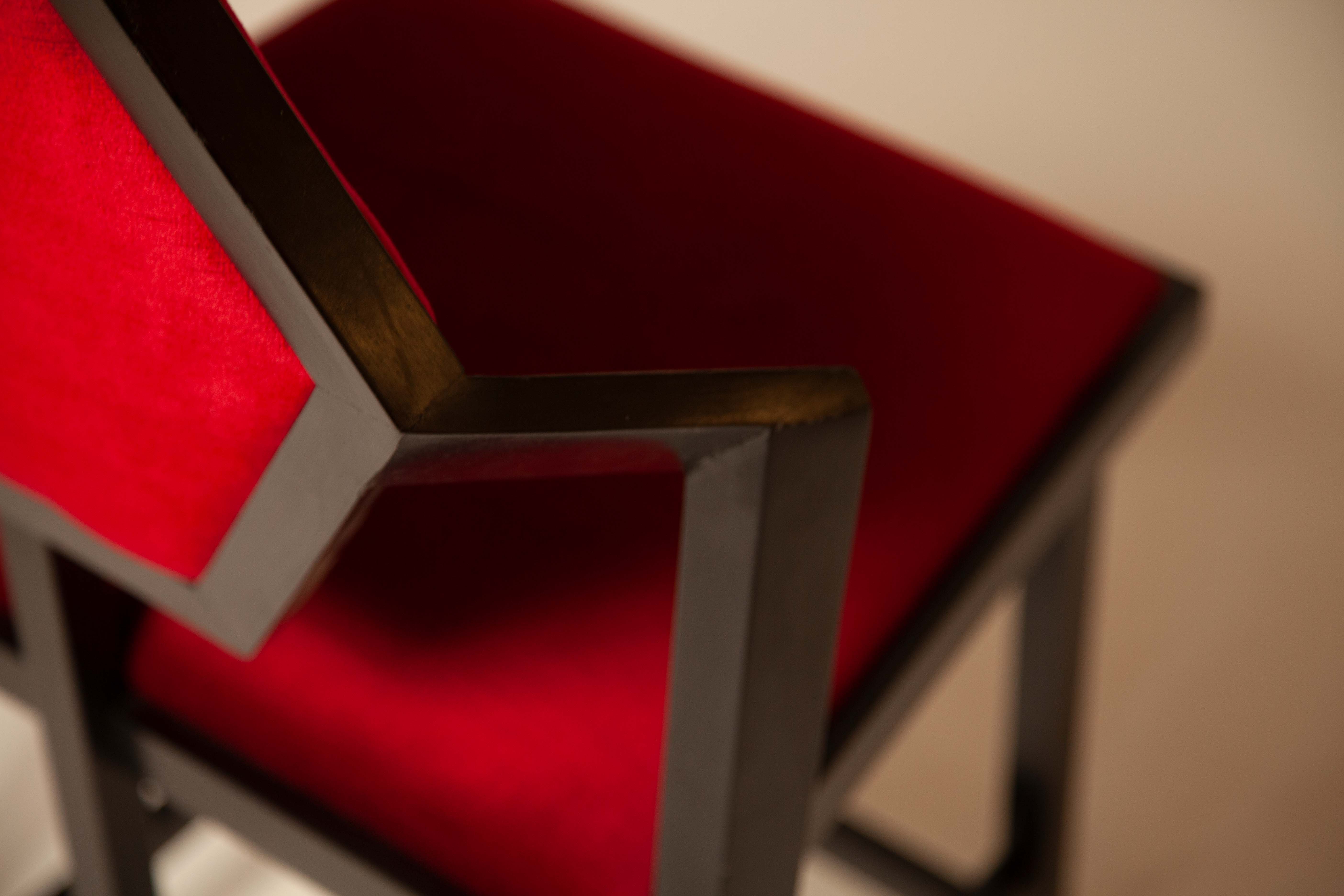 Lot 4 chaises par Frank Lloyd Wright années 80