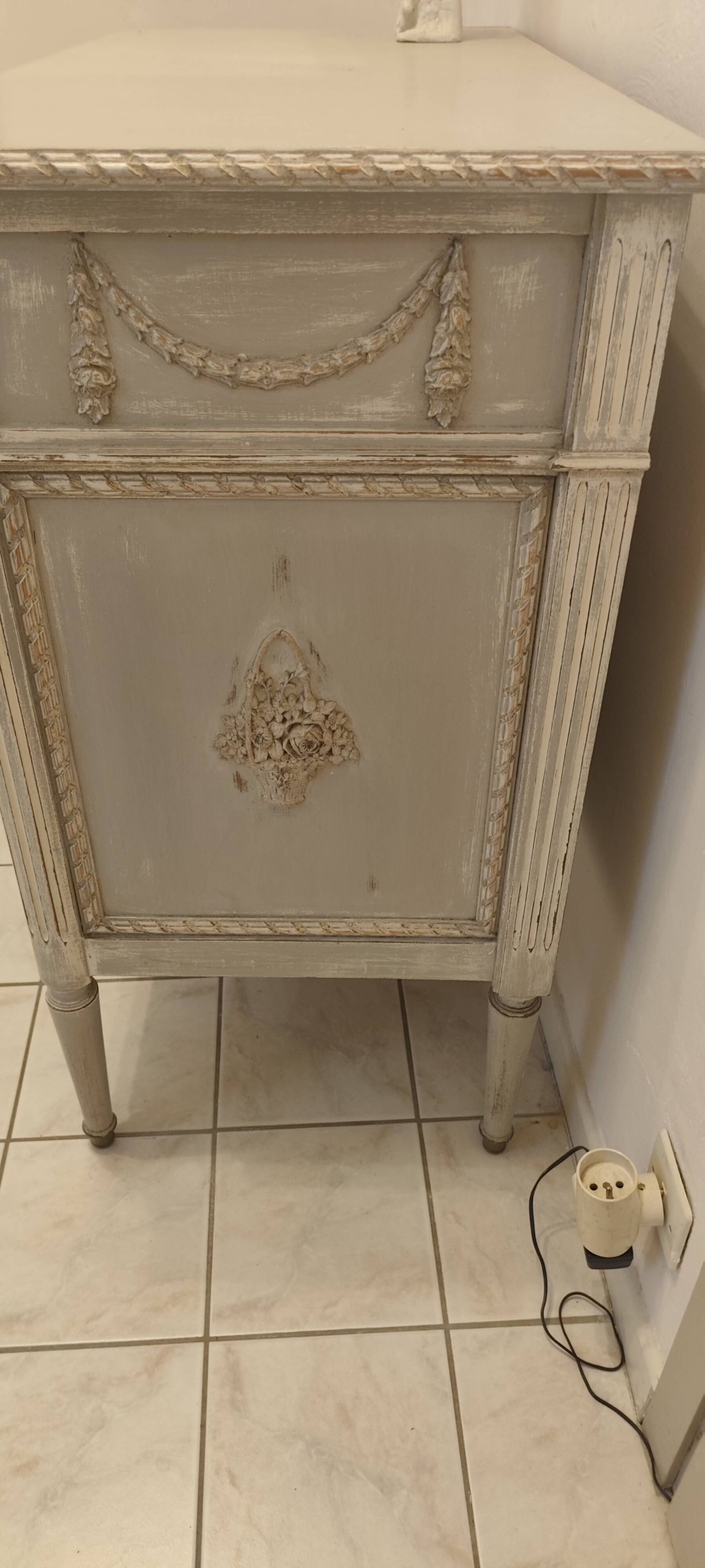Commode style louis 16 ferrures origine