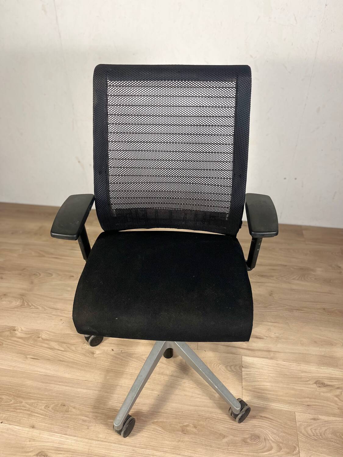 Steelcase v1 Think Ergonomic Chair - Black Grey