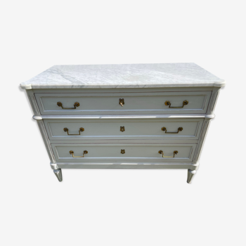 Commode de style Louis XVI en acajou patinée gris Versailles dessus marbre blanc