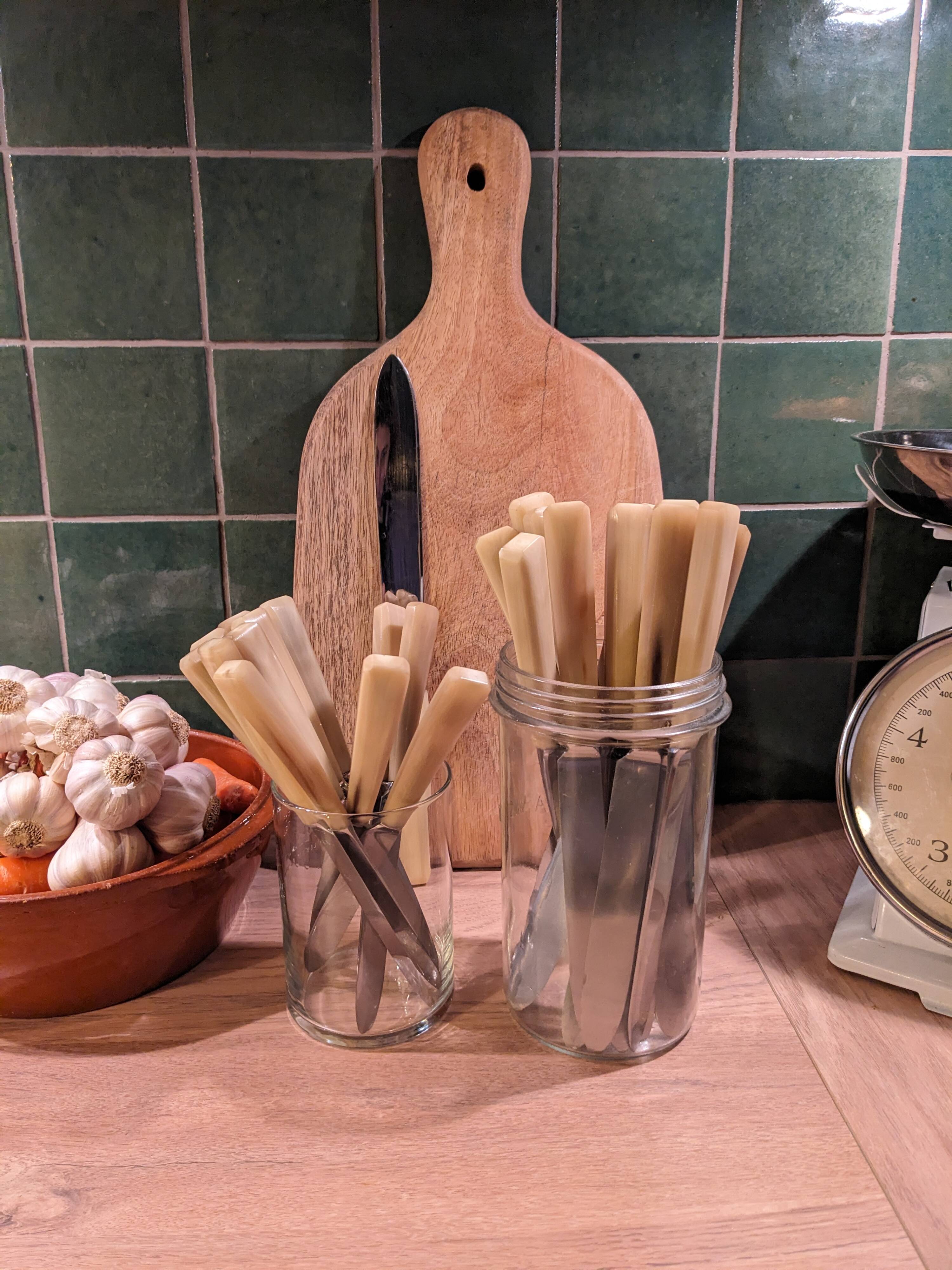 Set of 25 horn and stainless steel knives
