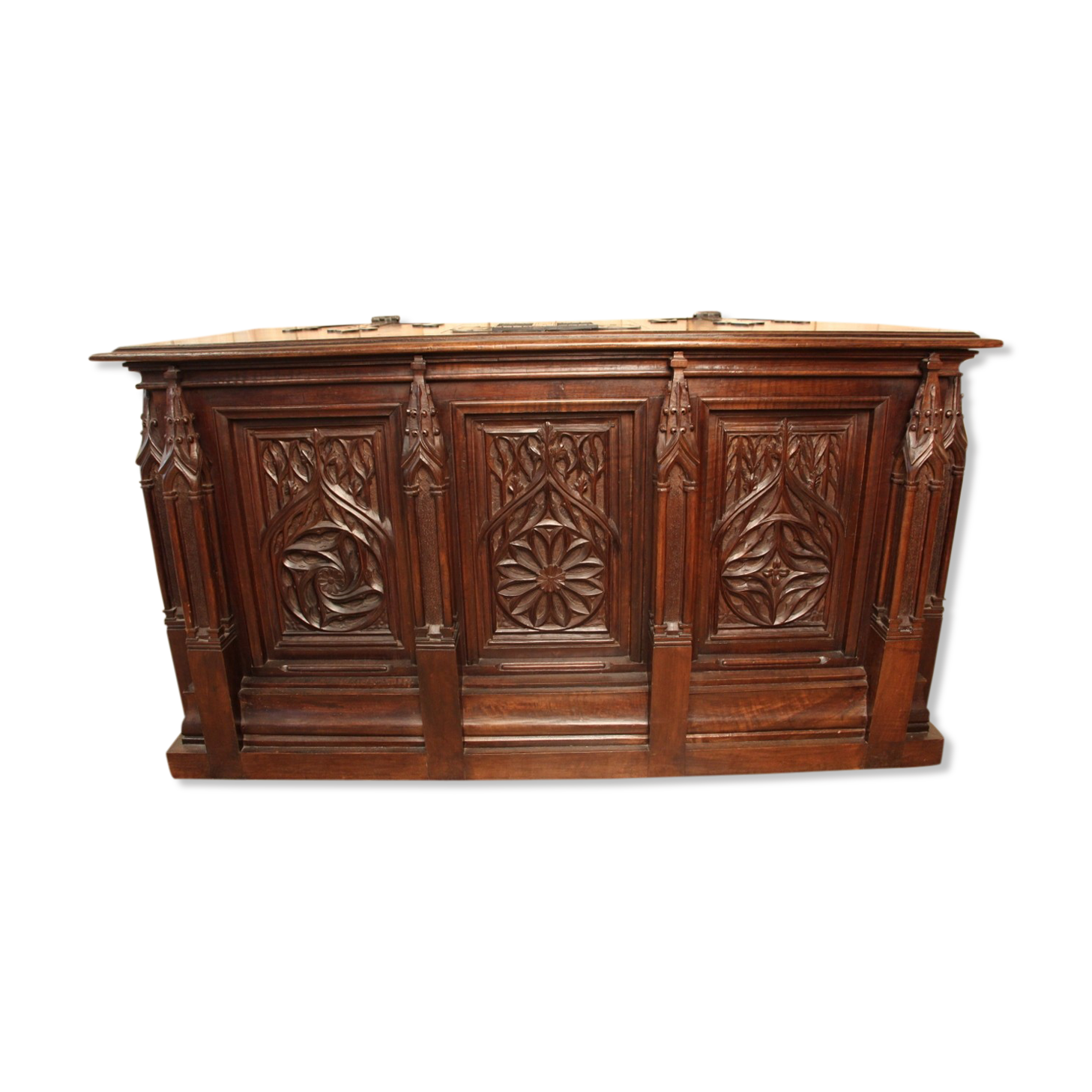 Neo-Gothic chest XIXth