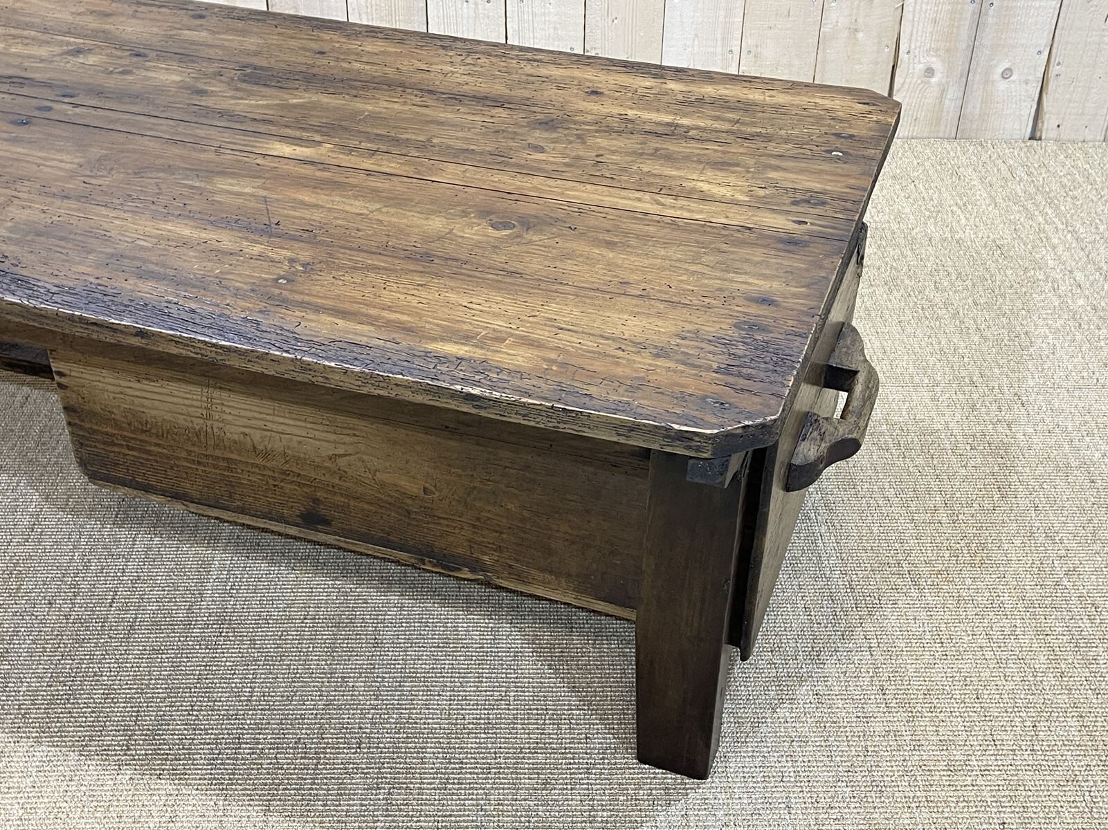 Coffee table early XXth fir with 2 drawers