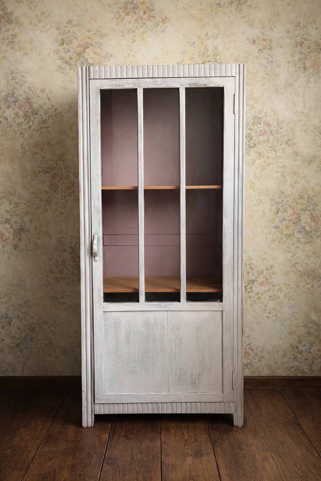 Small Parisian Art Deco glass cabinet with white patina - a timeless classic.