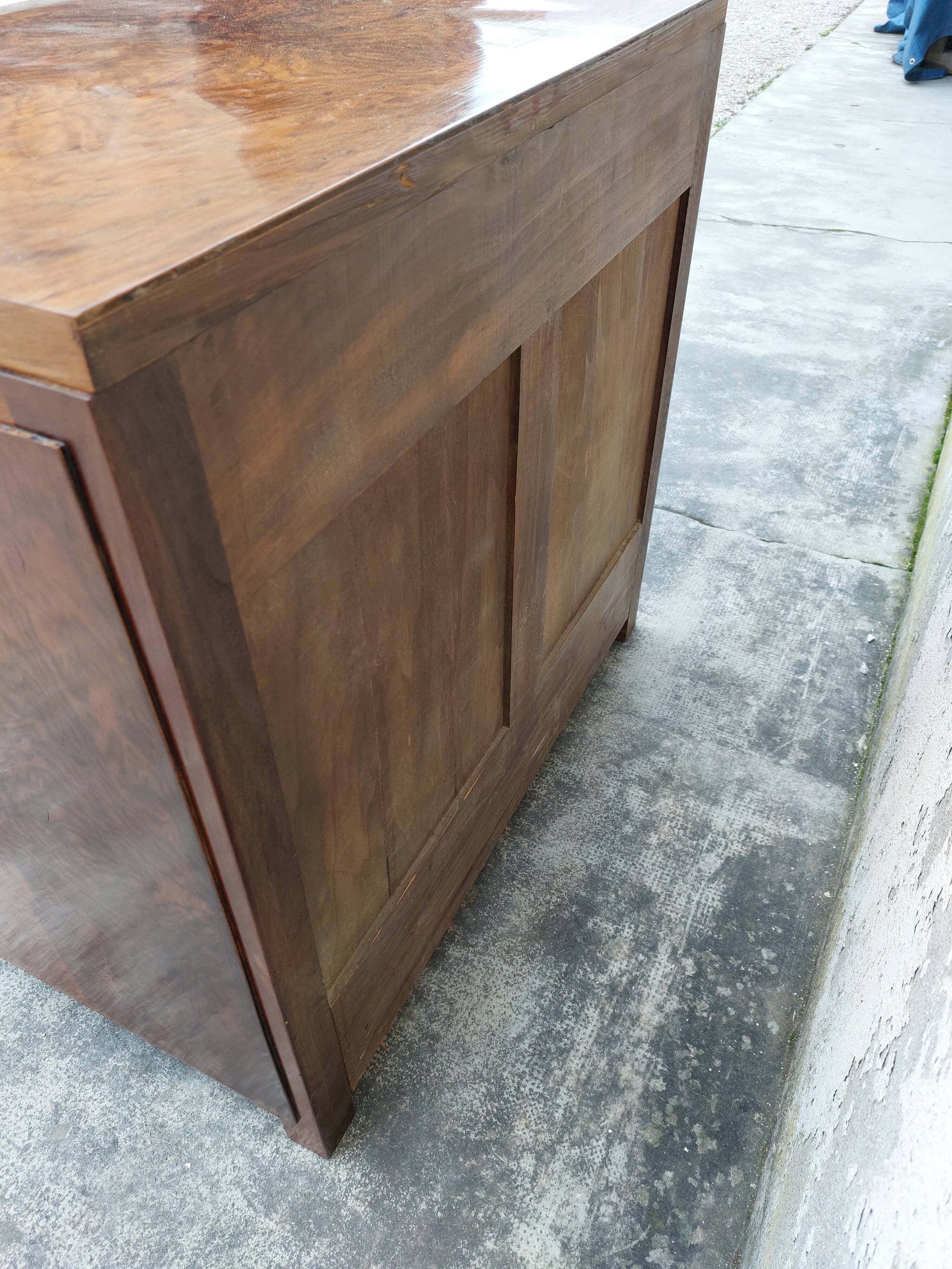 Art Deco period chest of drawers in walnut 1930