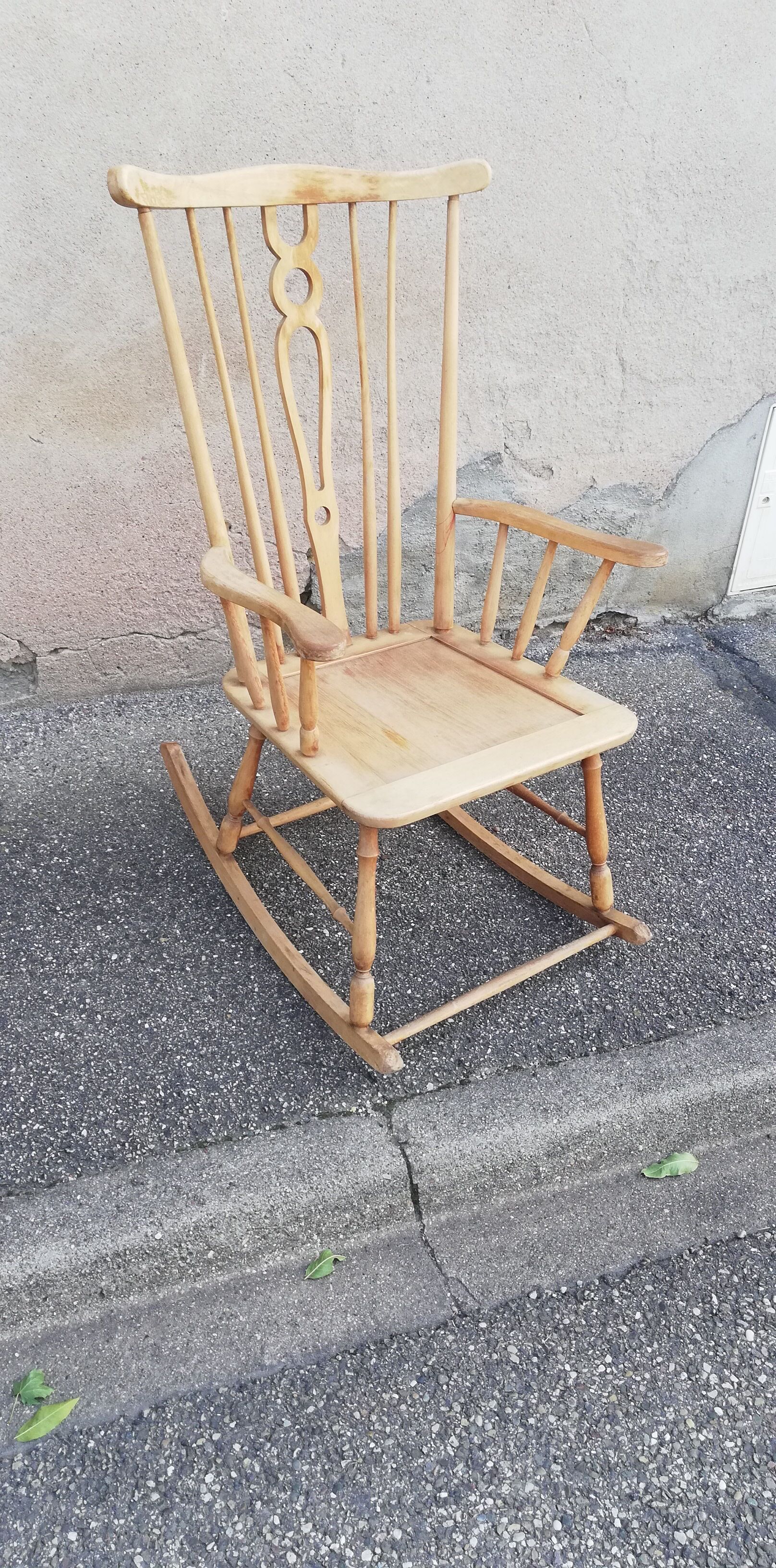 Rocking chair vintage light wood