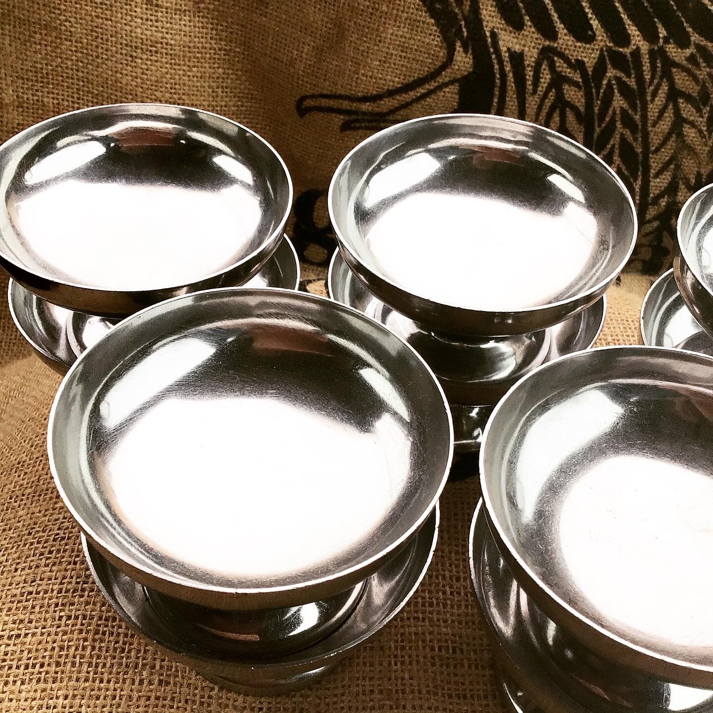 Lot de douze coupes anciennes en inox