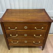 Small chest of drawers in Louis XVI style