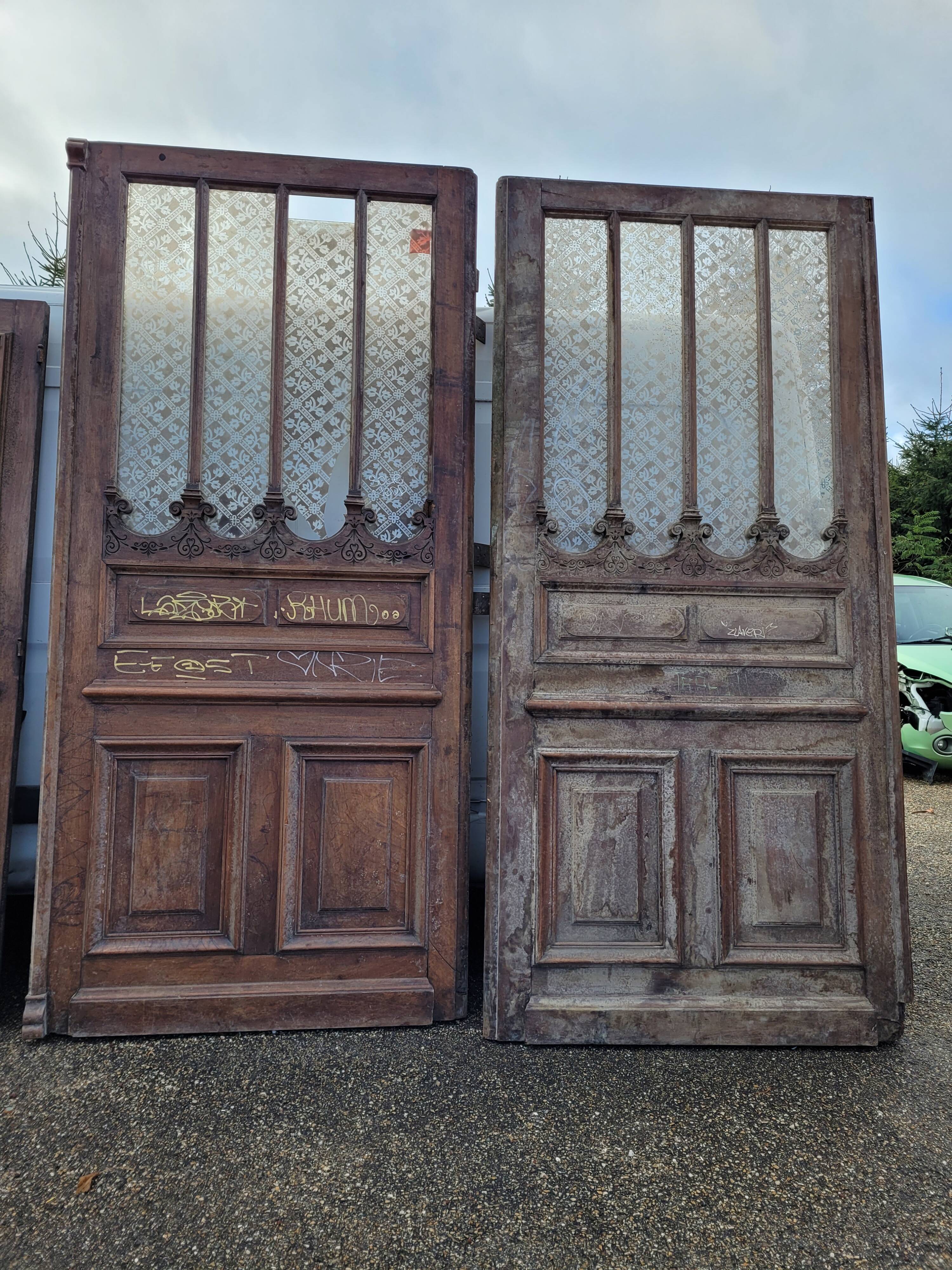 Double porte d'entree haussmannienne du xixéme siecle en noyer massif