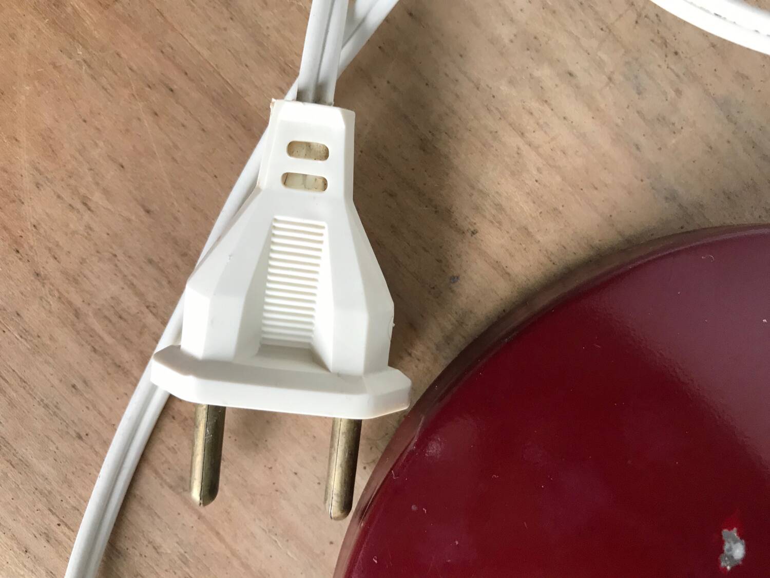 Vintage flexible burgundy metal desk lamp