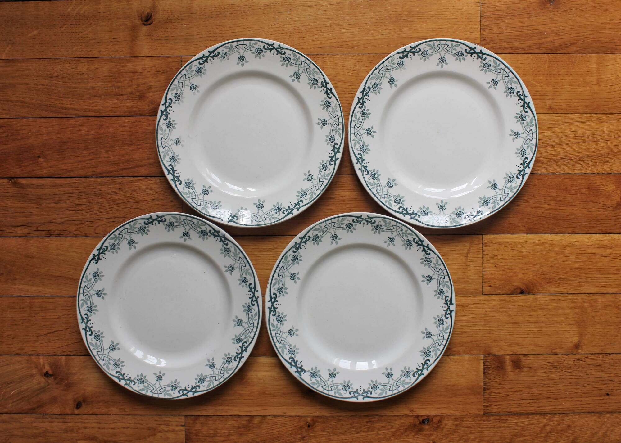 4 assiettes plates en terre de fer modèle "Blériot" Saint Amand et Hamage