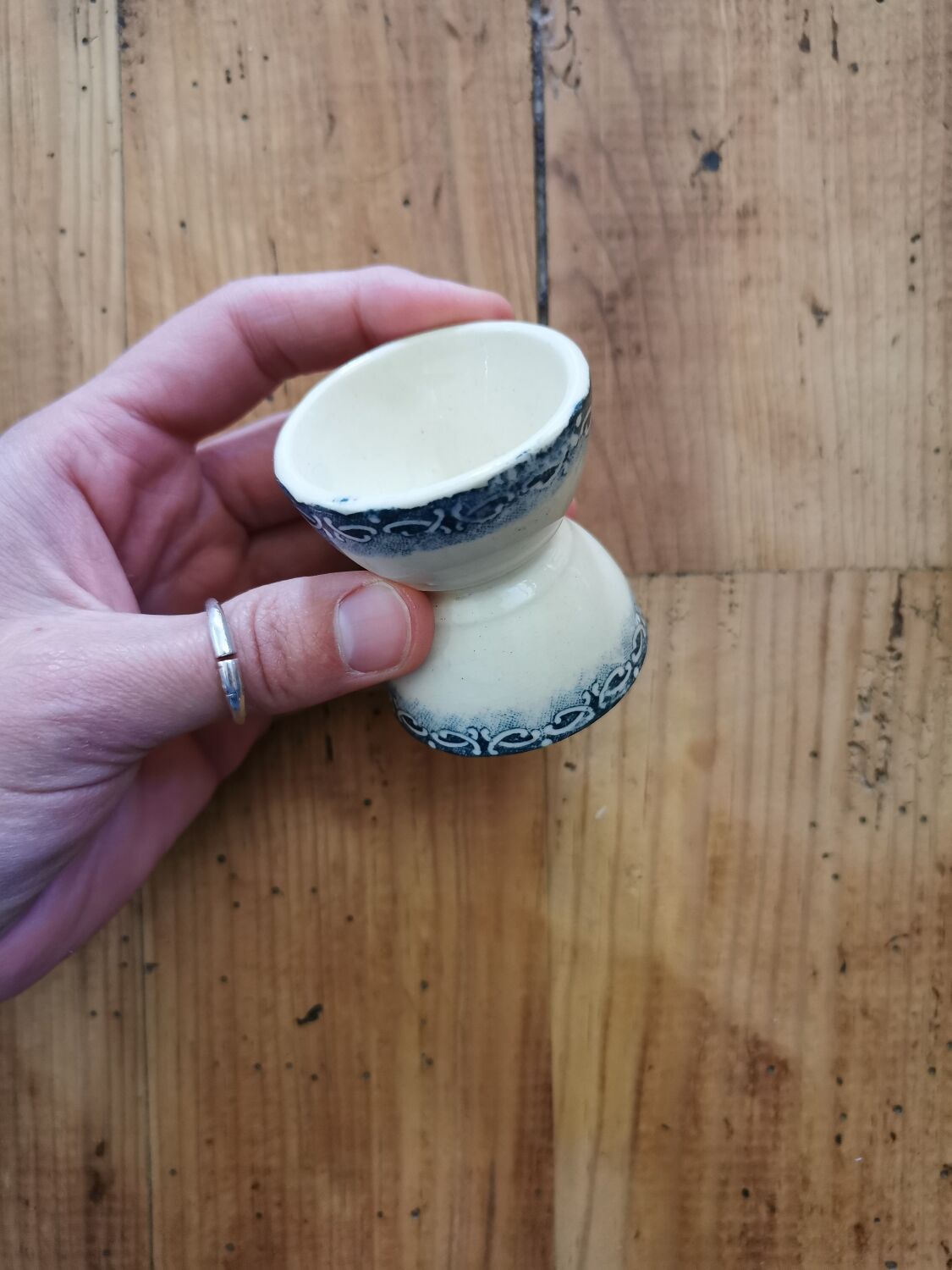 Coquetier diabolo ancien terre de fer