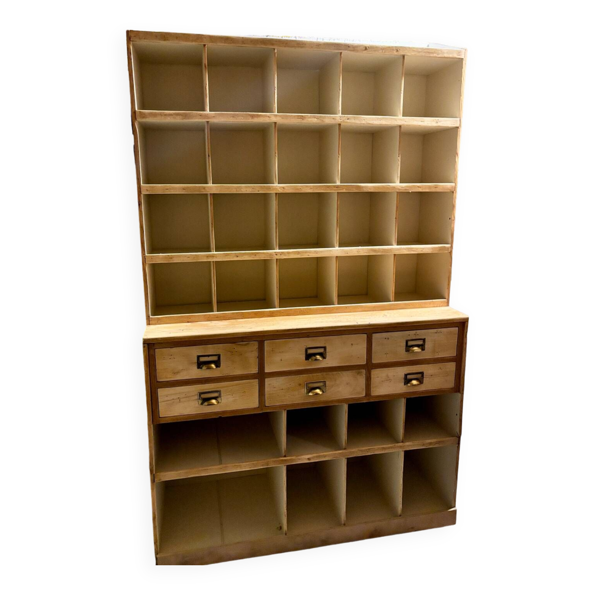 Trade furniture with lockers