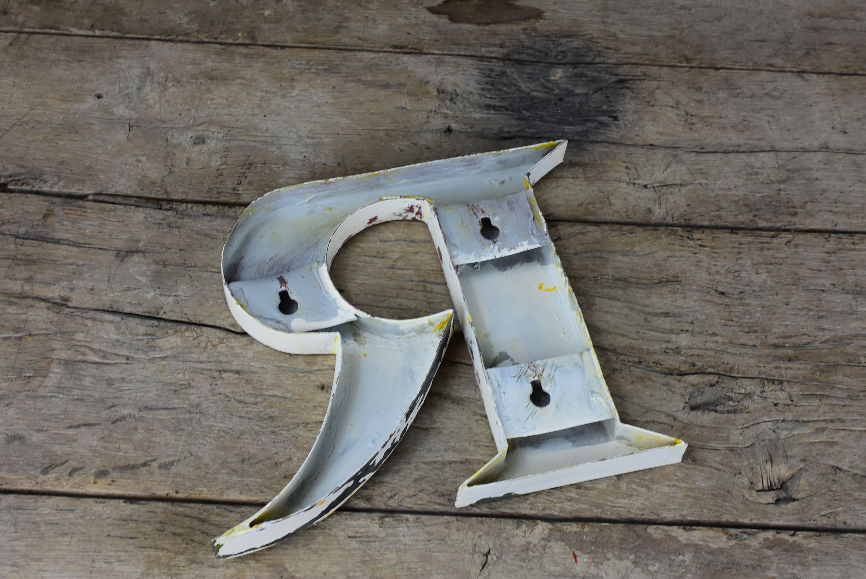 White zinc letter R