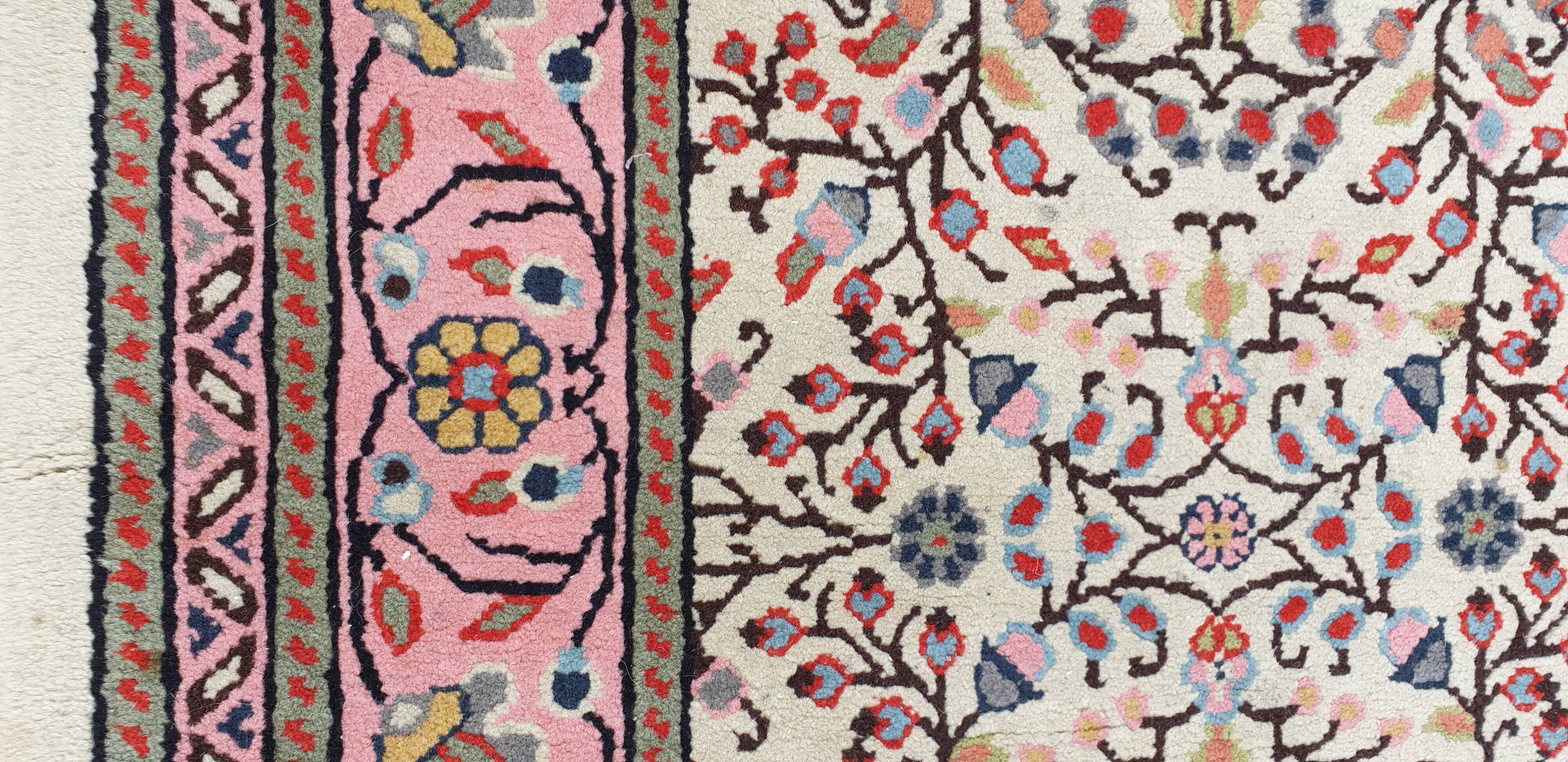 Traditional Persian carpet, 132x168 cm