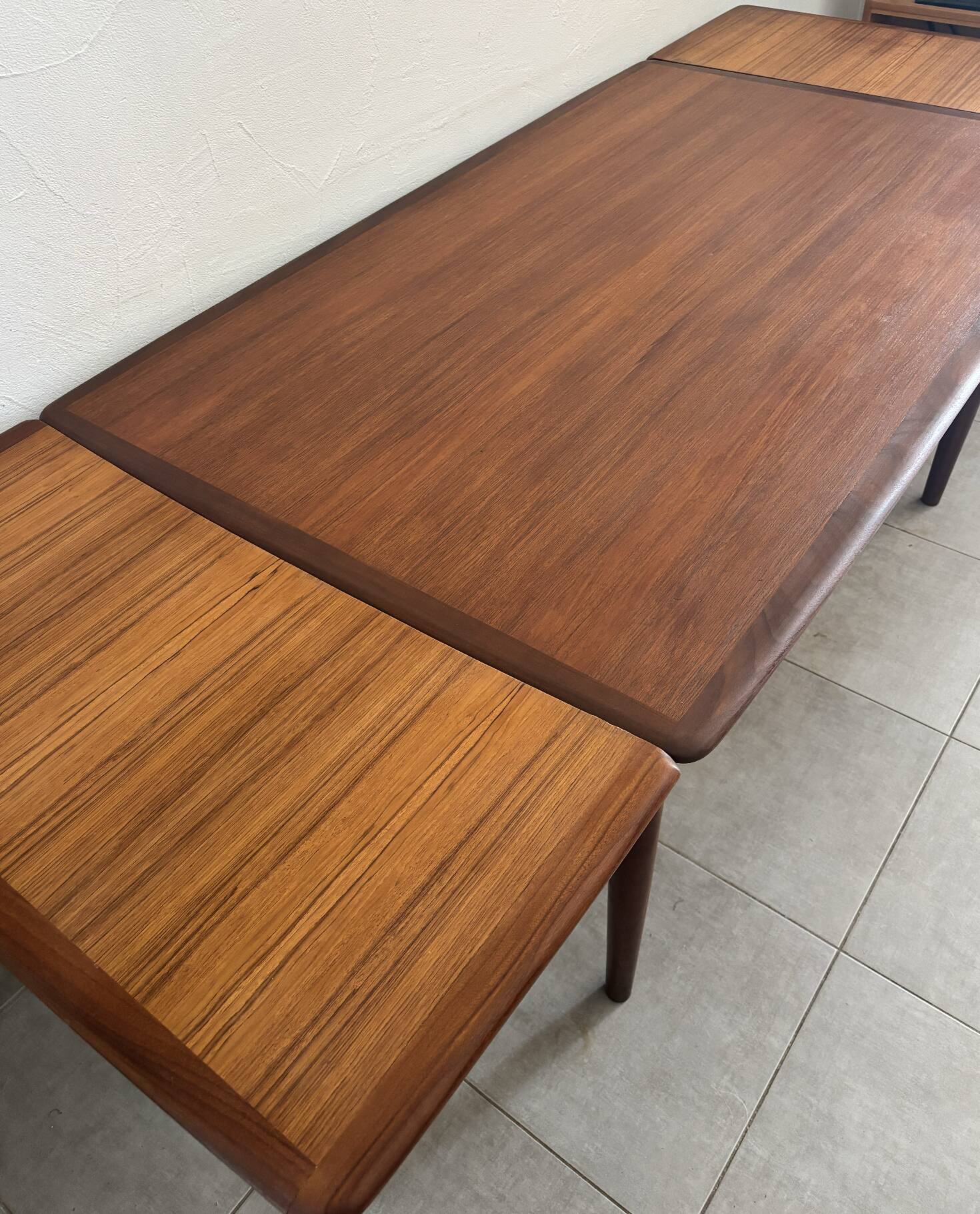 Extendable teak table in Scandinavian/Danish style, Ligne Roset, 1960s.