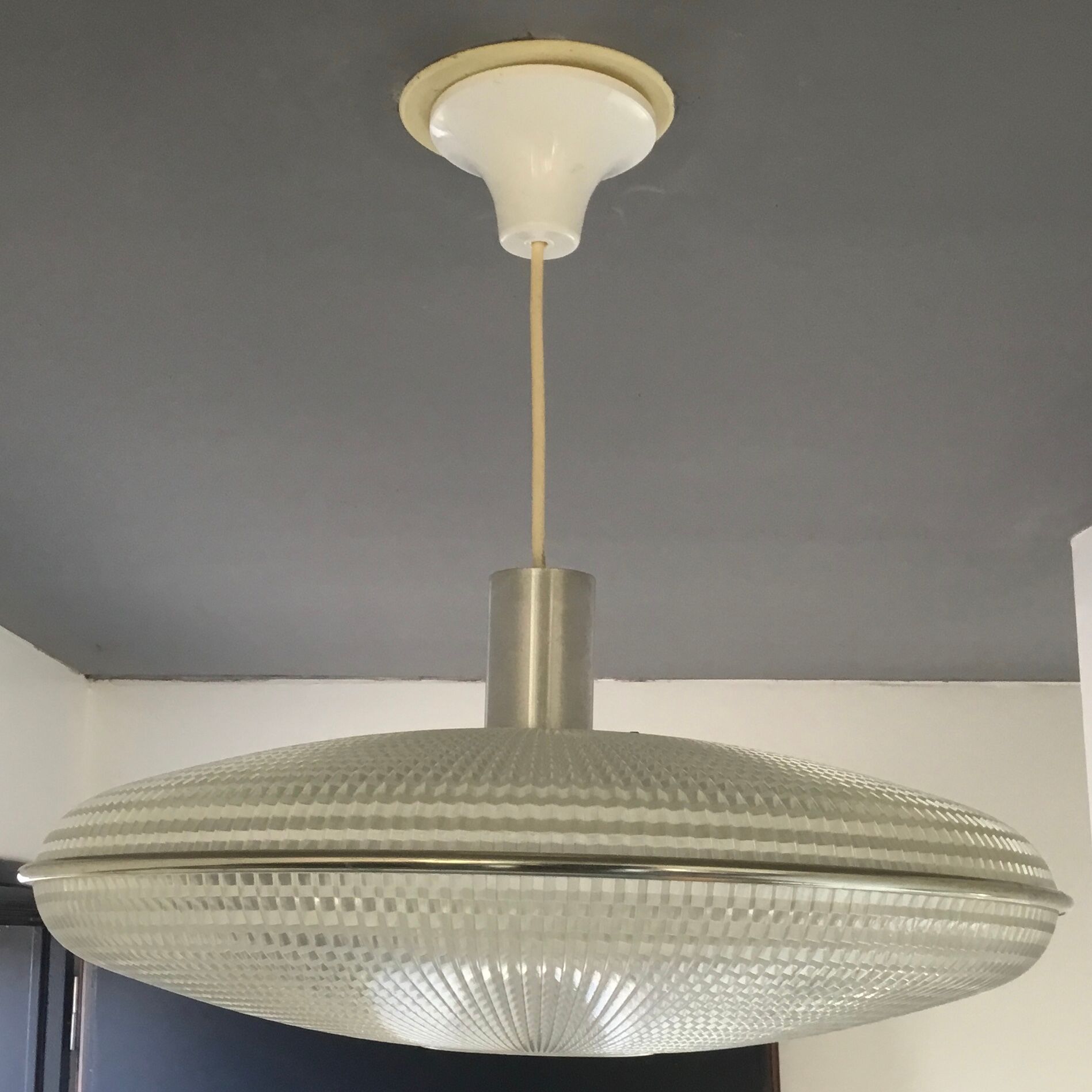 Space age suspension in the shape of a flying saucer - design 1960