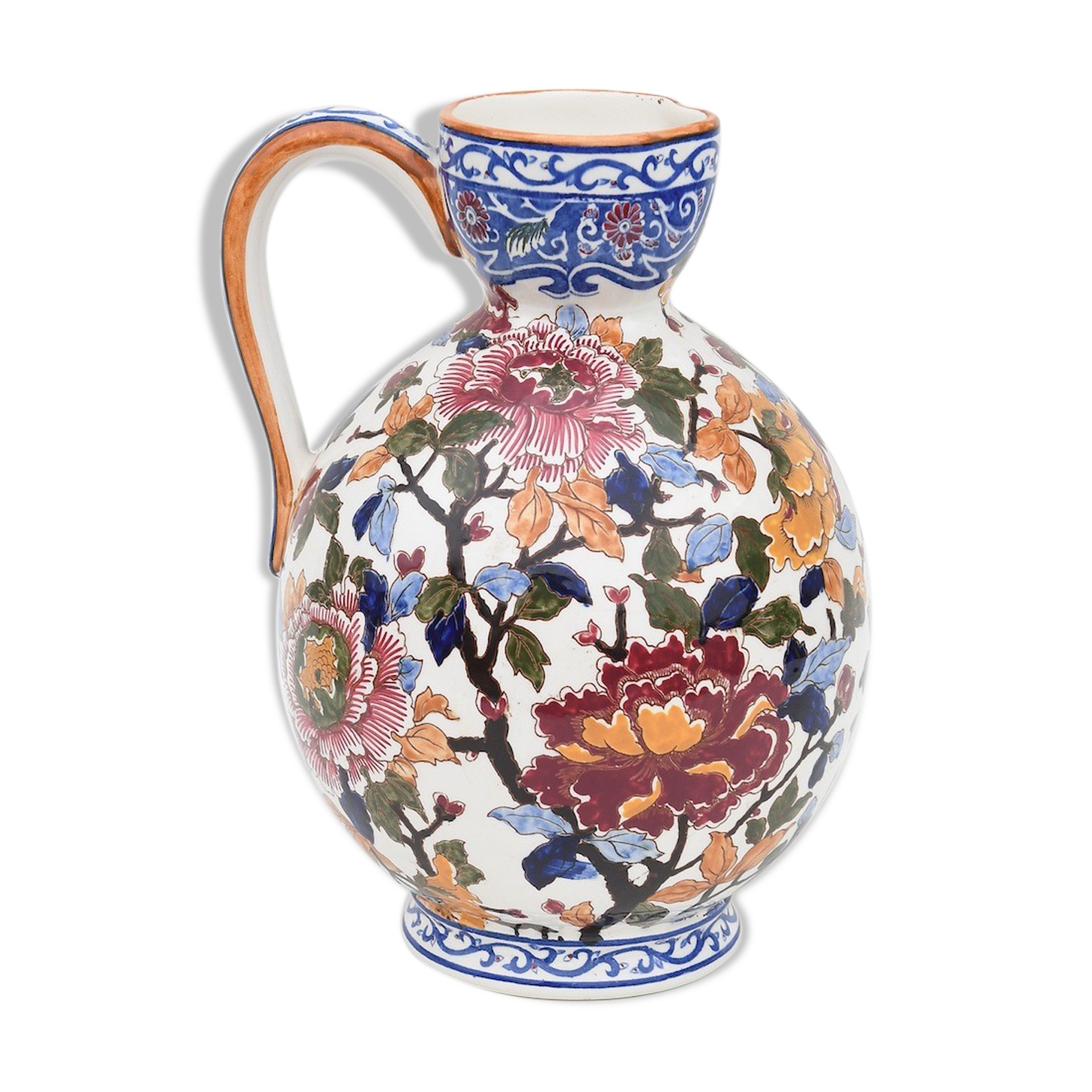 Gien's faience pitcher