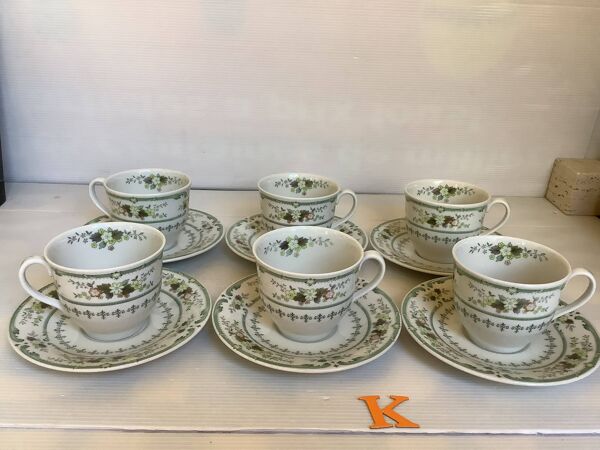 Six tasses et sous tasses provençal royal Doulton