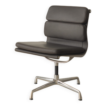 Soft Pad Chair EA 205