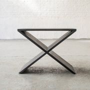 Table d'appoint en chêne noir « LC01 » par Lena Coupez, Belgique, 2024