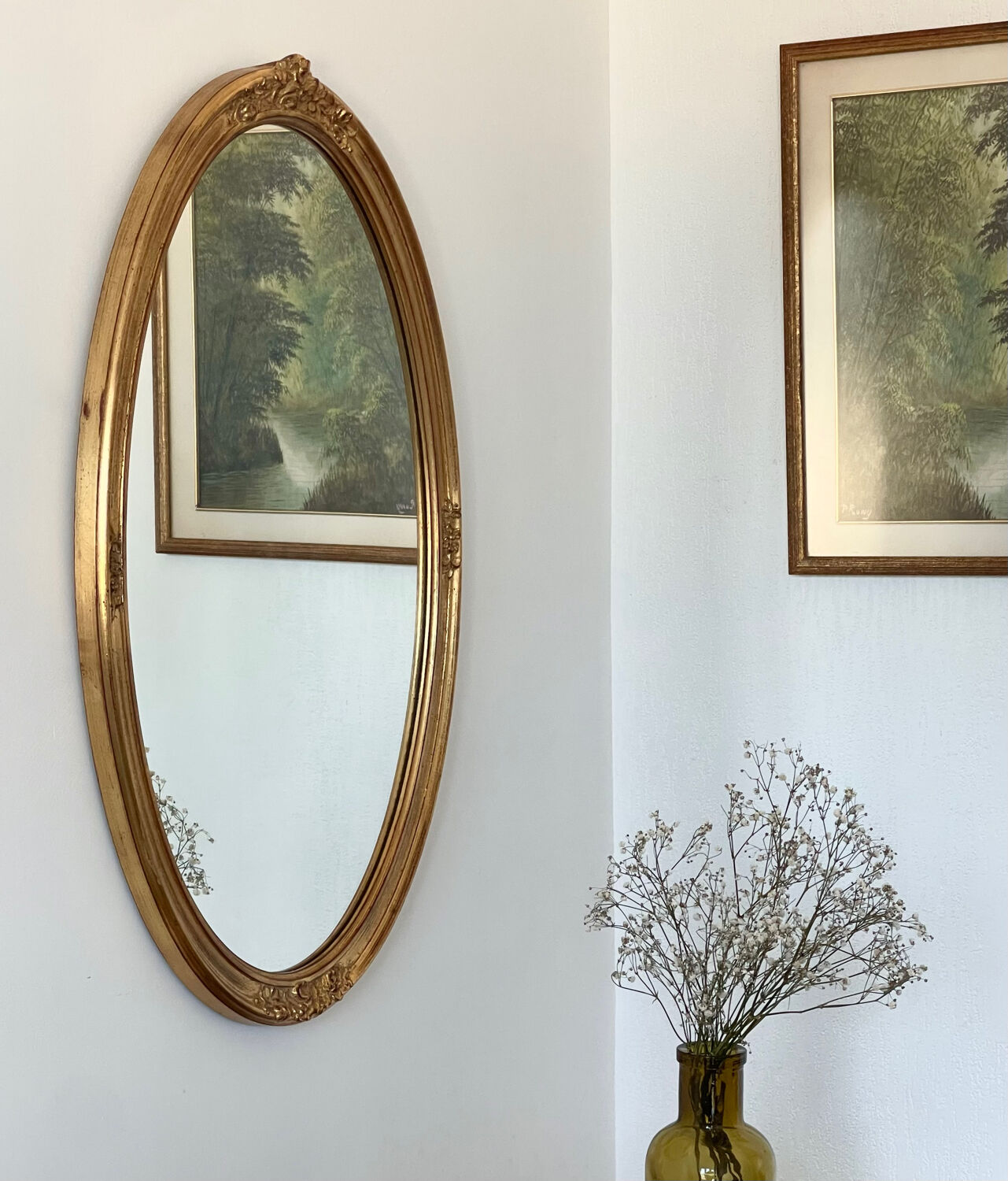 Oval mirror in carved wood