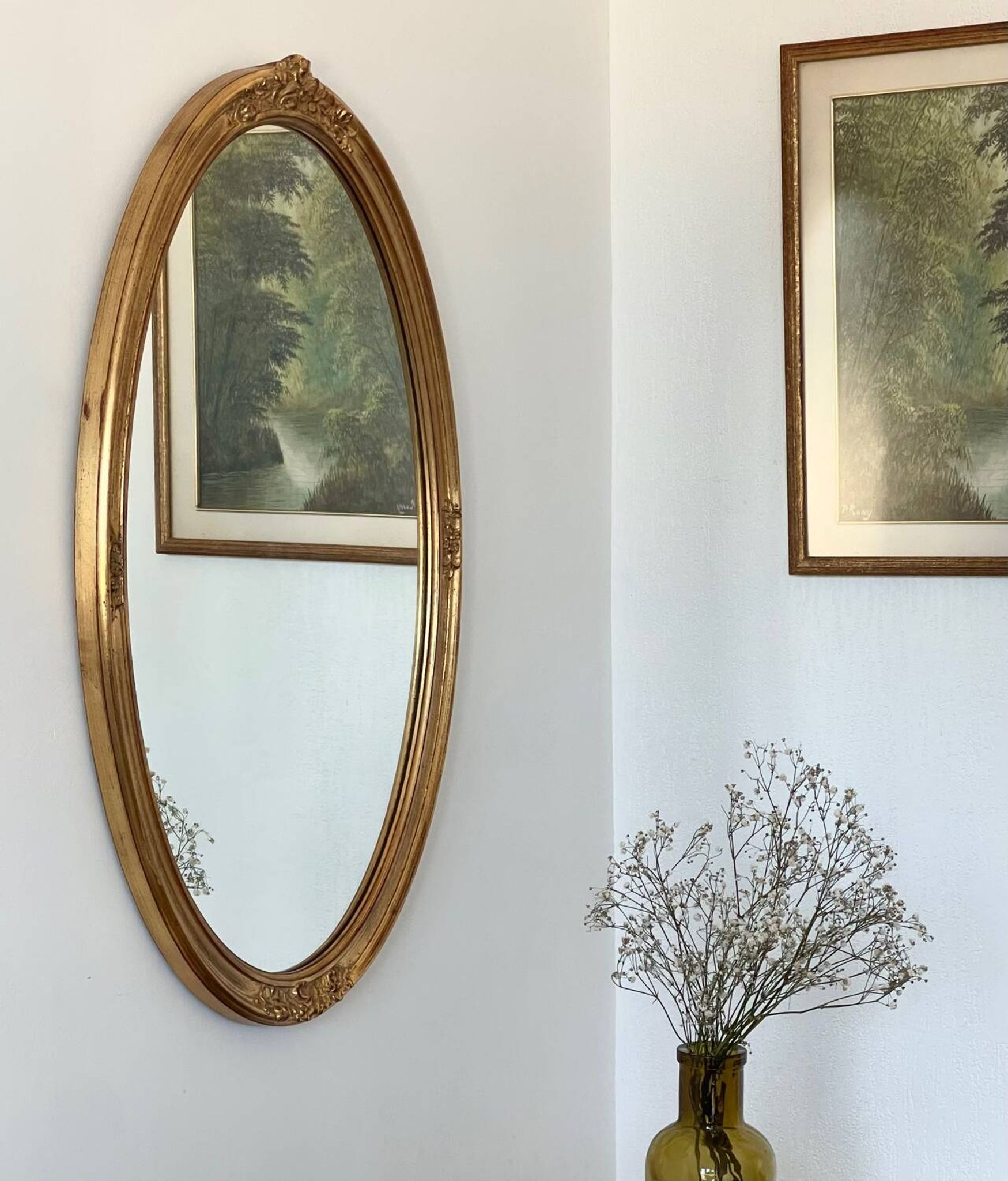 Oval mirror in carved wood